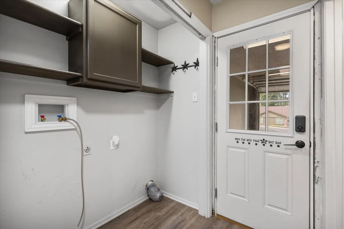 Single Family Residence For Sale in Gregg County , 1210 Chad Street, Longview, Texas 75604, 3 Bedroom, 3 Bathroom, 2 Garage spaces, 1,478 Sqft, built in 1982, mls#21360752, Real Estate Agent in Longview, Homes For Sale in Gregg county, Homes For Sale in Longview, Realtor in Longview Texas, Real Estate Brokerage Independent Realty Texas, Luminita Cordes Realtor