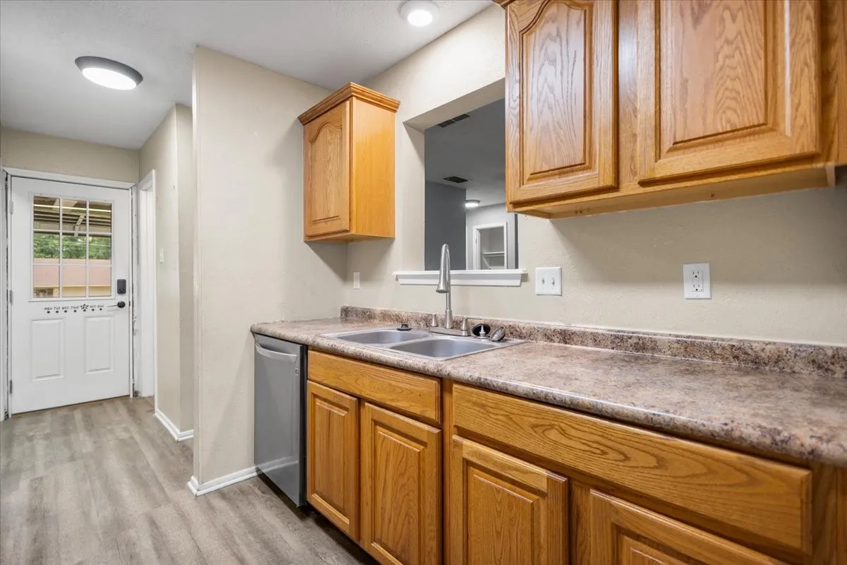 Single Family Residence For Sale in Gregg County , 1210 Chad Street, Longview, Texas 75604, 3 Bedroom, 3 Bathroom, 2 Garage spaces, 1,478 Sqft, built in 1982, mls#21360752, Real Estate Agent in Longview, Homes For Sale in Gregg county, Homes For Sale in Longview, Realtor in Longview Texas, Real Estate Brokerage Independent Realty Texas, Luminita Cordes Realtor