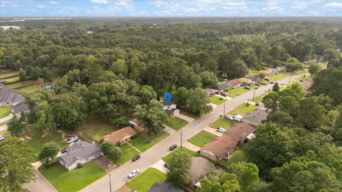Single Family Residence For Sale in Gregg County , 1210 Chad Street, Longview, Texas 75604, 3 Bedroom, 3 Bathroom, 2 Garage spaces, 1,478 Sqft, built in 1982, mls#21360752, Real Estate Agent in Longview, Homes For Sale in Gregg county, Homes For Sale in Longview, Realtor in Longview Texas, Real Estate Brokerage Independent Realty Texas, Luminita Cordes Realtor