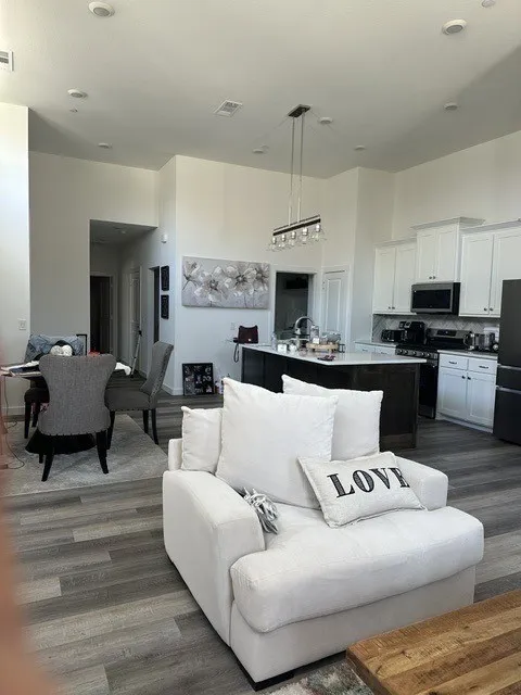Single Family Residence For Rent in Dallas County , 2621 Chablis Drive, Grand Prairie, Texas 75054, 2 Bedroom, 2 Bathroom, 2 Garage spaces, 1,390 Sqft, built in 2024, mls#21366160, Real Estate Agent in Grand Prairie, Homes For Rent in Dallas county, Homes For Rent in Grand Prairie, Realtor in Grand Prairie Texas, Real Estate Brokerage Independent Realty Texas, Luminita Cordes Realtor