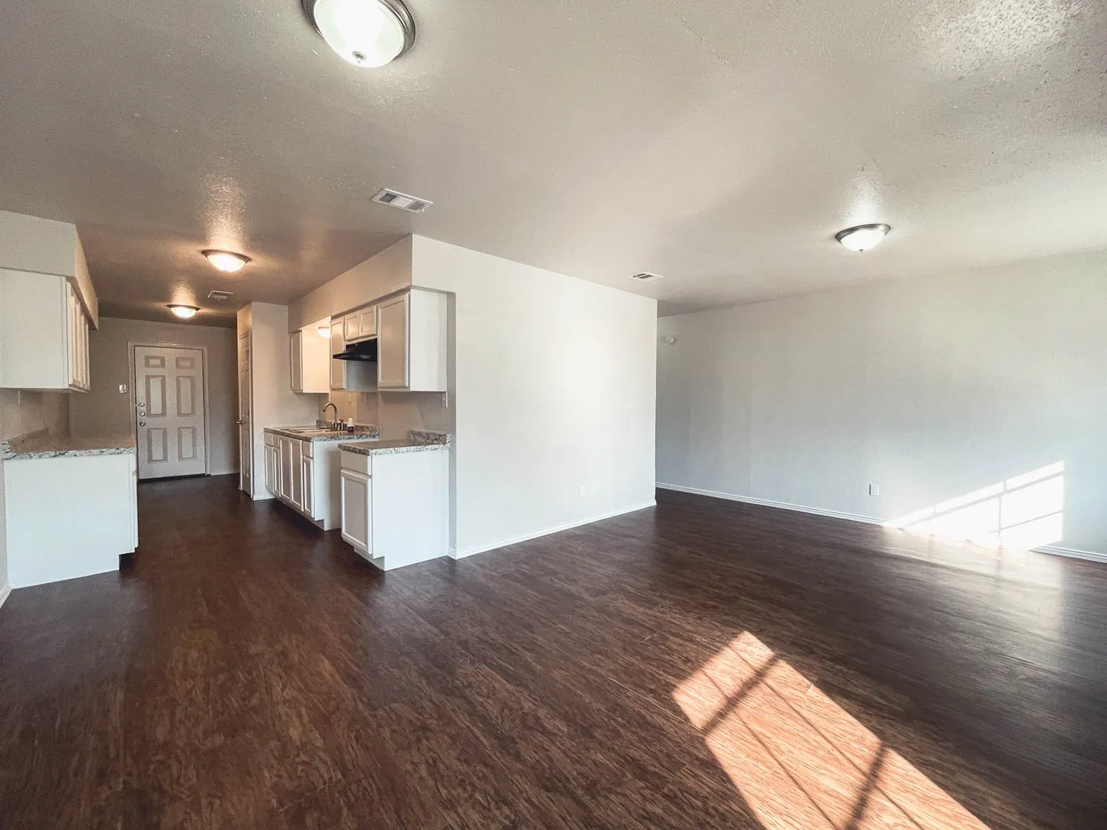 Apartment For Rent in Ellis County , 1603 S Hall Street B, Ennis, Texas 75119, 1 Bedroom, 1 Bathroom, Garage spaces, 777 Sqft, built in 1987, mls#21368247, Real Estate Agent in Ennis, Homes For Rent in Ellis county, Homes For Rent in Ennis, Realtor in Ennis Texas, Real Estate Brokerage Independent Realty Texas, Luminita Cordes Realtor