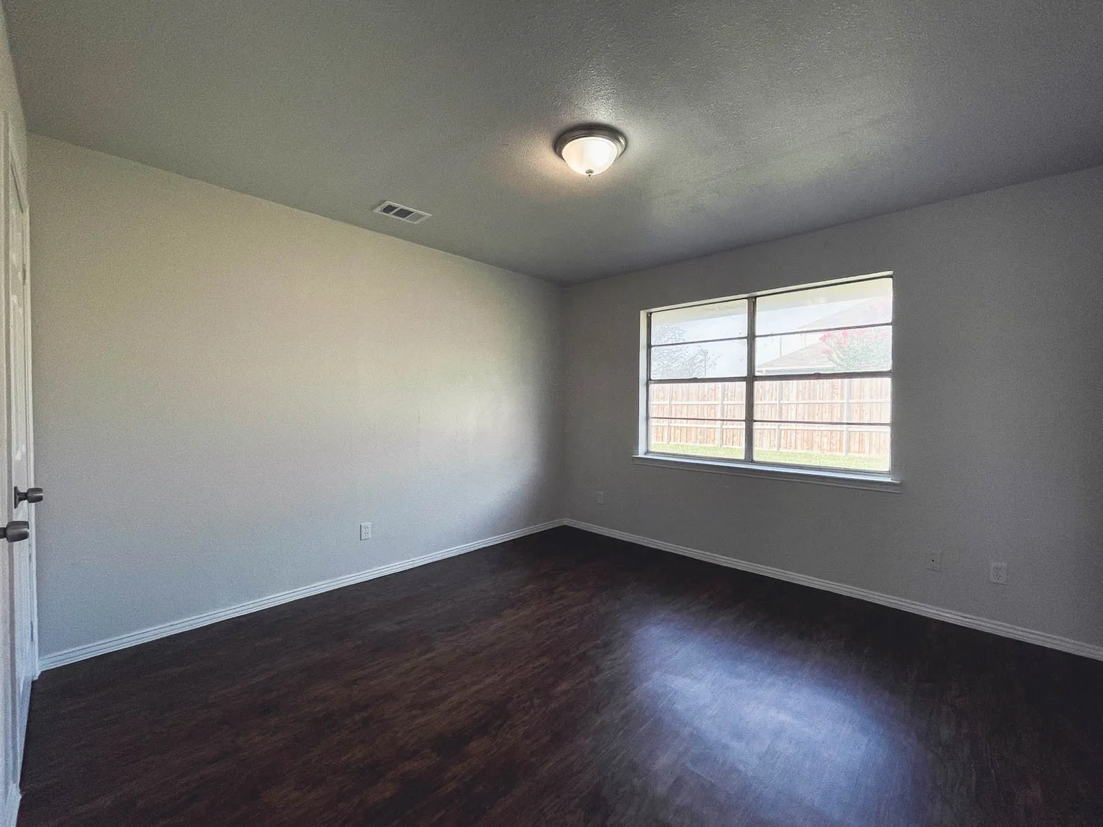 Apartment For Rent in Ellis County , 1603 S Hall Street B, Ennis, Texas 75119, 1 Bedroom, 1 Bathroom, Garage spaces, 777 Sqft, built in 1987, mls#21368247, Real Estate Agent in Ennis, Homes For Rent in Ellis county, Homes For Rent in Ennis, Realtor in Ennis Texas, Real Estate Brokerage Independent Realty Texas, Luminita Cordes Realtor