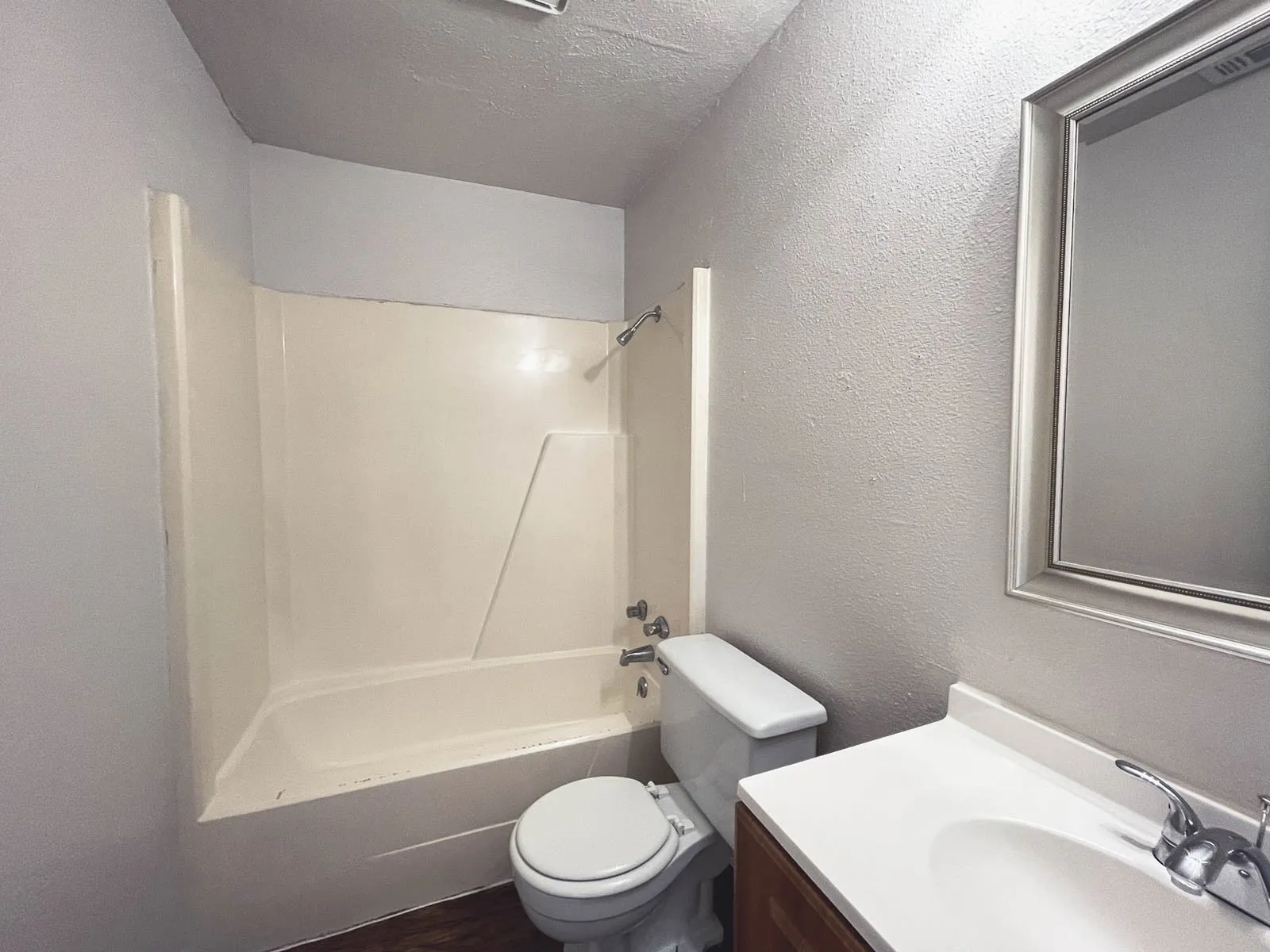 Apartment For Rent in Ellis County , 1603 S Hall Street B, Ennis, Texas 75119, 1 Bedroom, 1 Bathroom, Garage spaces, 777 Sqft, built in 1987, mls#21368247, Real Estate Agent in Ennis, Homes For Rent in Ellis county, Homes For Rent in Ennis, Realtor in Ennis Texas, Real Estate Brokerage Independent Realty Texas, Luminita Cordes Realtor