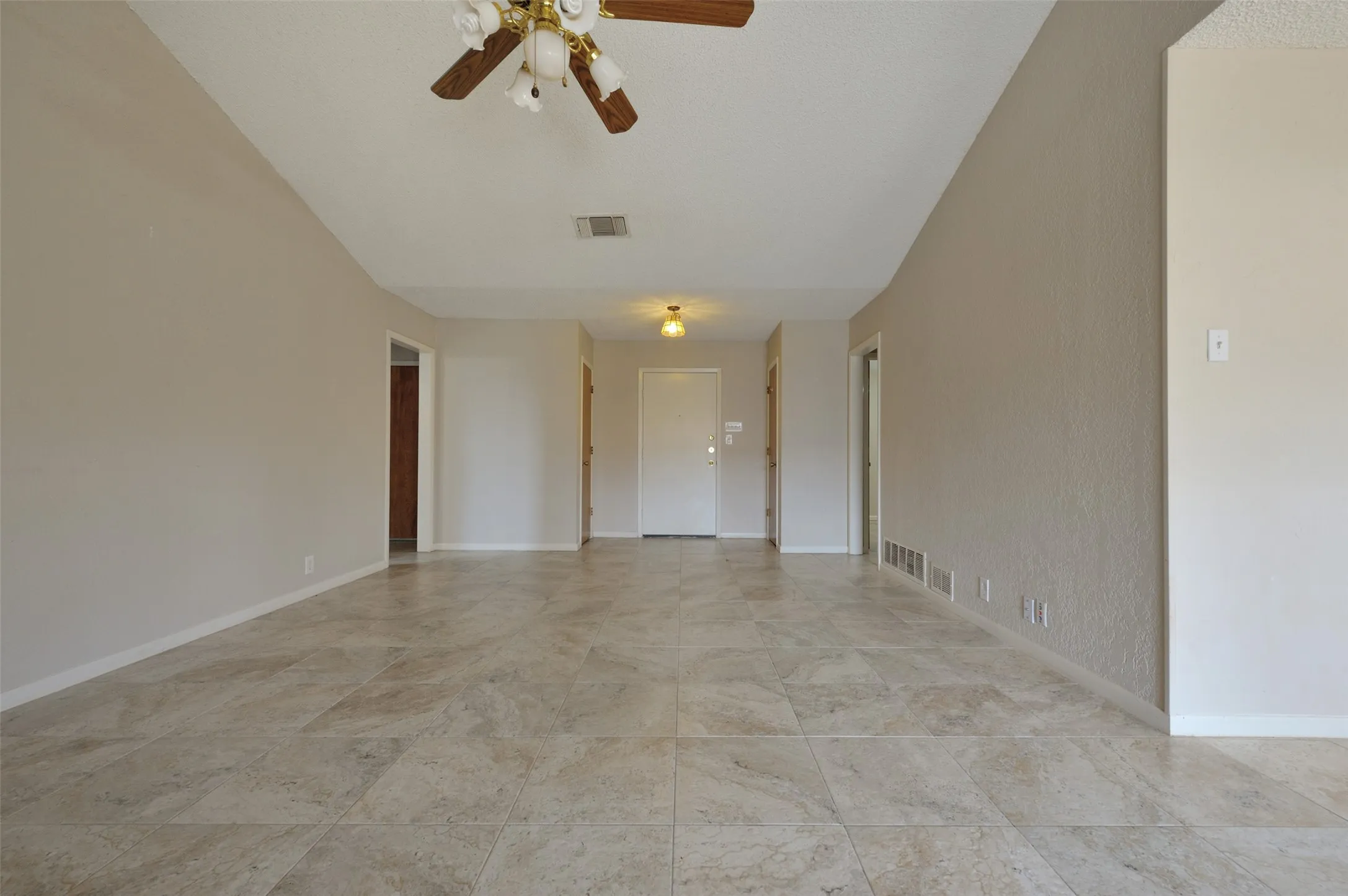 Single Family Residence For Rent in Parker County , 1209 Kay Drive, Weatherford, Texas 76086, 3 Bedroom, 2 Bathroom, 2 Garage spaces, 1,430 Sqft, built in 1980, mls#21368253, Real Estate Agent in Weatherford, Homes For Rent in Parker county, Homes For Rent in Weatherford, Realtor in Weatherford Texas, Real Estate Brokerage Independent Realty Texas, Luminita Cordes Realtor