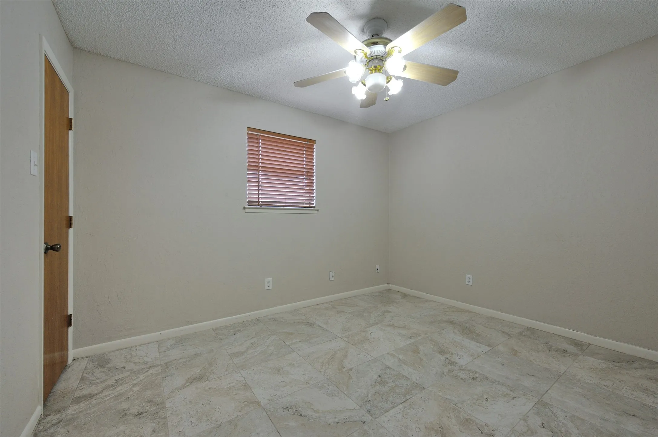 Single Family Residence For Rent in Parker County , 1209 Kay Drive, Weatherford, Texas 76086, 3 Bedroom, 2 Bathroom, 2 Garage spaces, 1,430 Sqft, built in 1980, mls#21368253, Real Estate Agent in Weatherford, Homes For Rent in Parker county, Homes For Rent in Weatherford, Realtor in Weatherford Texas, Real Estate Brokerage Independent Realty Texas, Luminita Cordes Realtor