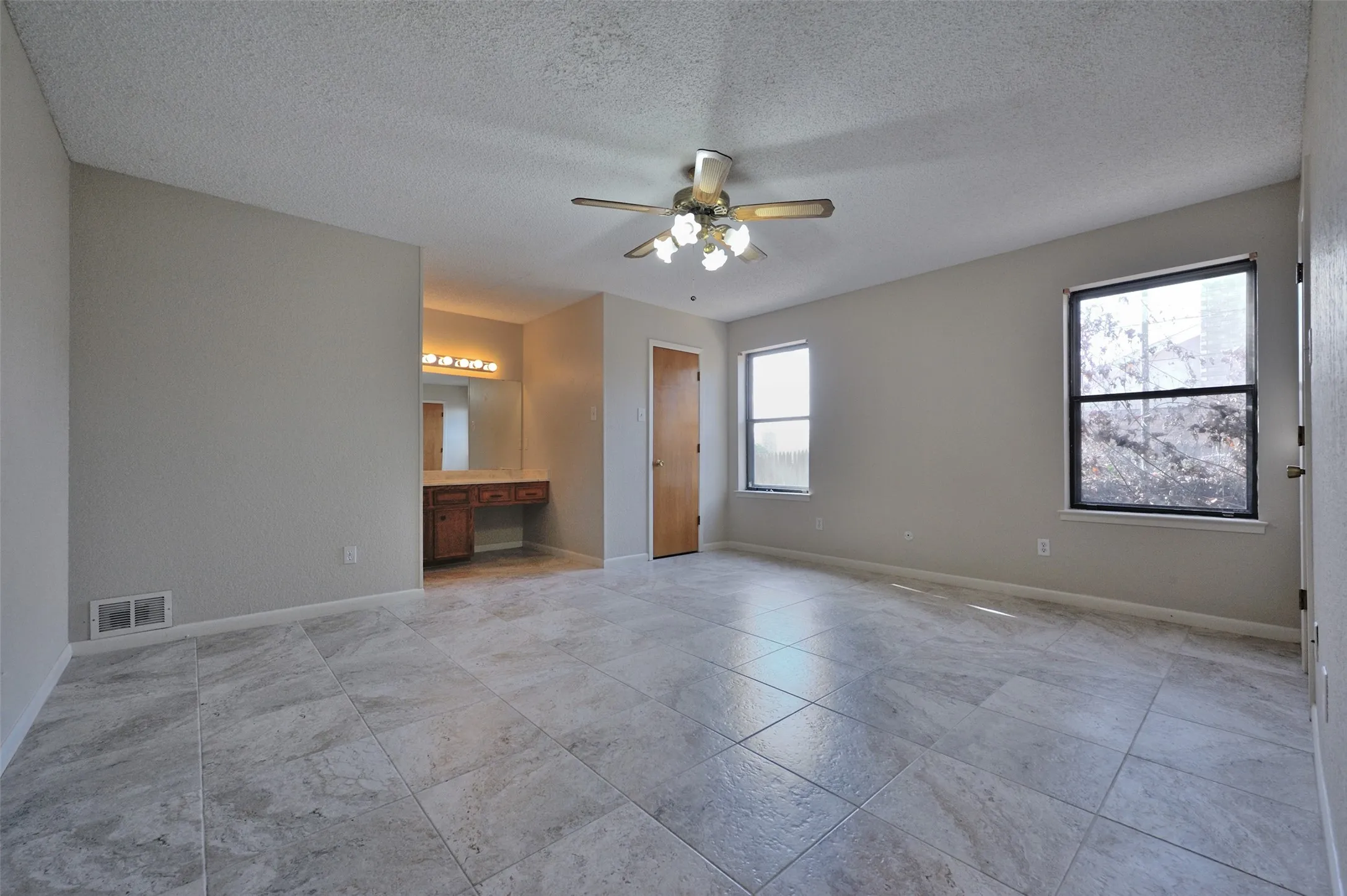 Single Family Residence For Rent in Parker County , 1209 Kay Drive, Weatherford, Texas 76086, 3 Bedroom, 2 Bathroom, 2 Garage spaces, 1,430 Sqft, built in 1980, mls#21368253, Real Estate Agent in Weatherford, Homes For Rent in Parker county, Homes For Rent in Weatherford, Realtor in Weatherford Texas, Real Estate Brokerage Independent Realty Texas, Luminita Cordes Realtor