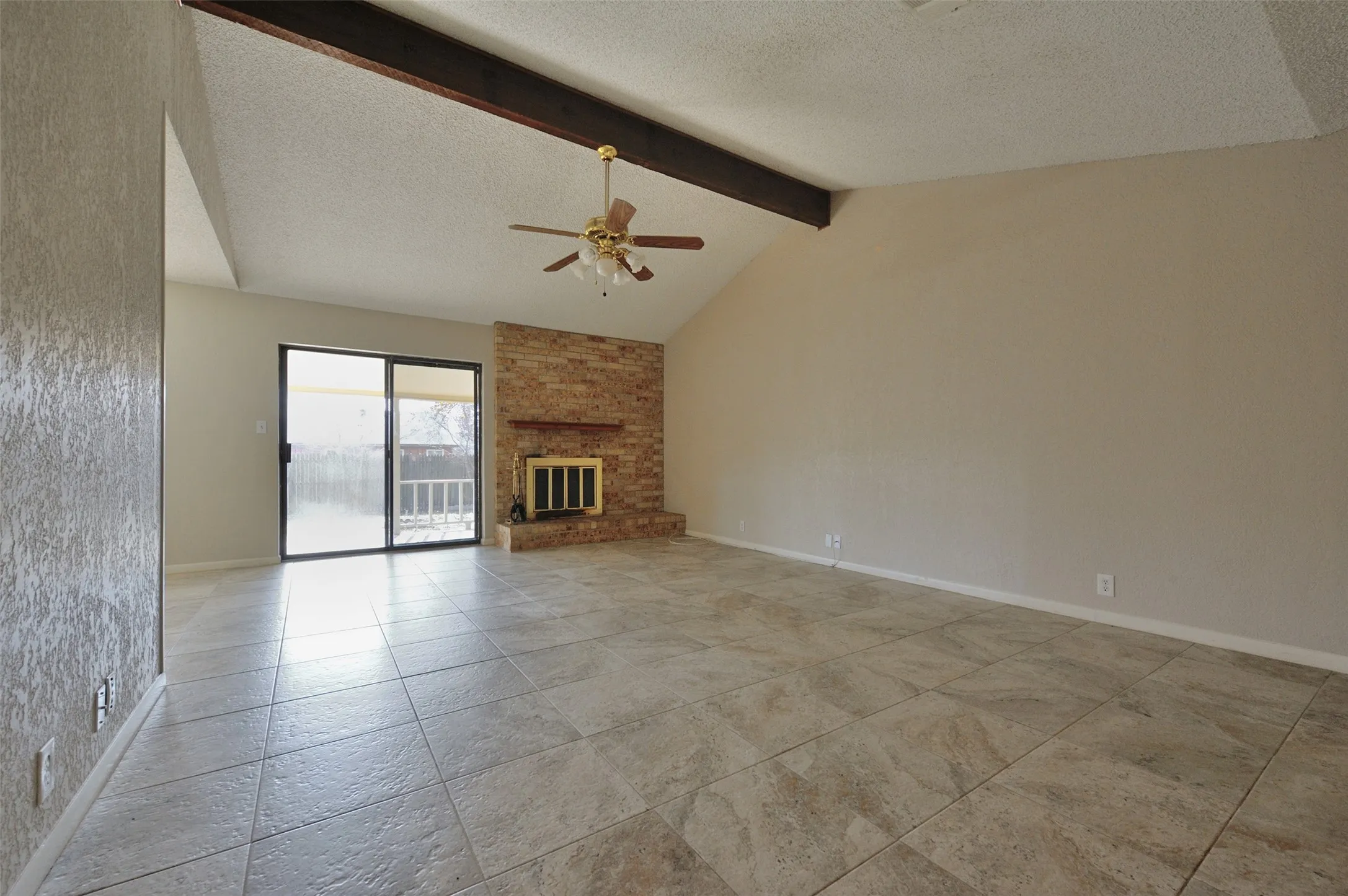 Single Family Residence For Rent in Parker County , 1209 Kay Drive, Weatherford, Texas 76086, 3 Bedroom, 2 Bathroom, 2 Garage spaces, 1,430 Sqft, built in 1980, mls#21368253, Real Estate Agent in Weatherford, Homes For Rent in Parker county, Homes For Rent in Weatherford, Realtor in Weatherford Texas, Real Estate Brokerage Independent Realty Texas, Luminita Cordes Realtor
