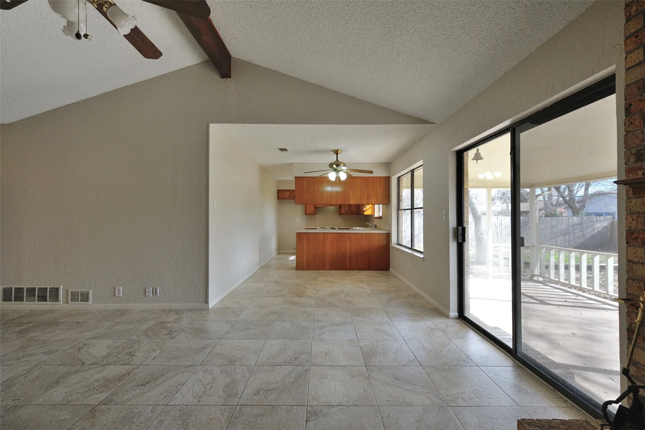 Single Family Residence For Rent in Parker County , 1209 Kay Drive, Weatherford, Texas 76086, 3 Bedroom, 2 Bathroom, 2 Garage spaces, 1,430 Sqft, built in 1980, mls#21368253, Real Estate Agent in Weatherford, Homes For Rent in Parker county, Homes For Rent in Weatherford, Realtor in Weatherford Texas, Real Estate Brokerage Independent Realty Texas, Luminita Cordes Realtor