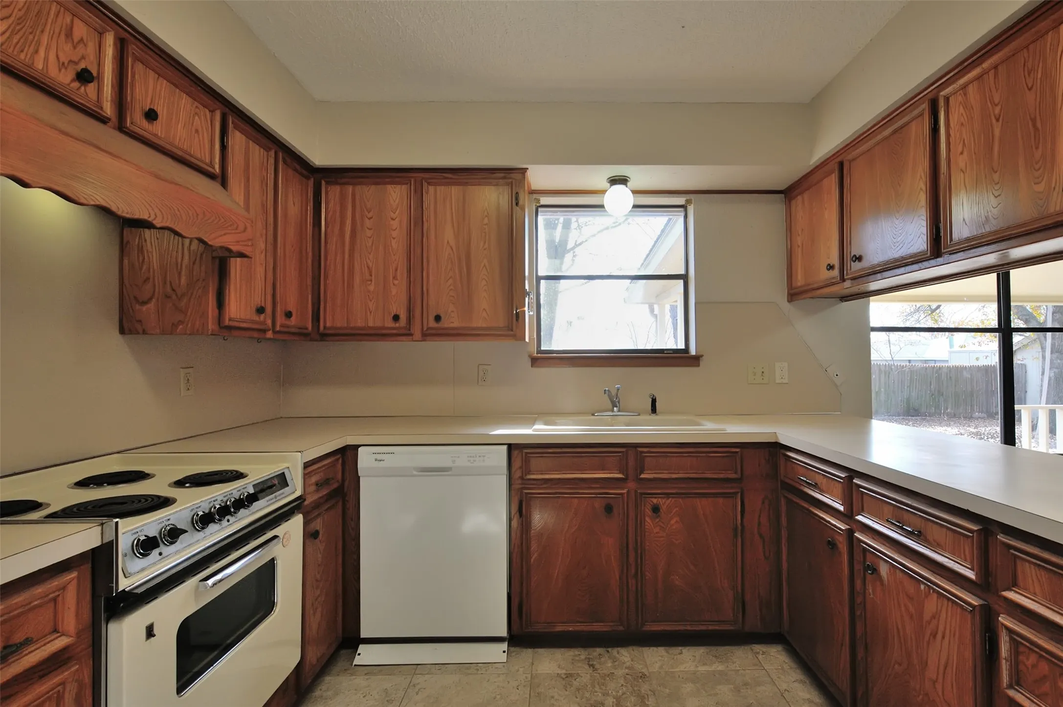 Single Family Residence For Rent in Parker County , 1209 Kay Drive, Weatherford, Texas 76086, 3 Bedroom, 2 Bathroom, 2 Garage spaces, 1,430 Sqft, built in 1980, mls#21368253, Real Estate Agent in Weatherford, Homes For Rent in Parker county, Homes For Rent in Weatherford, Realtor in Weatherford Texas, Real Estate Brokerage Independent Realty Texas, Luminita Cordes Realtor
