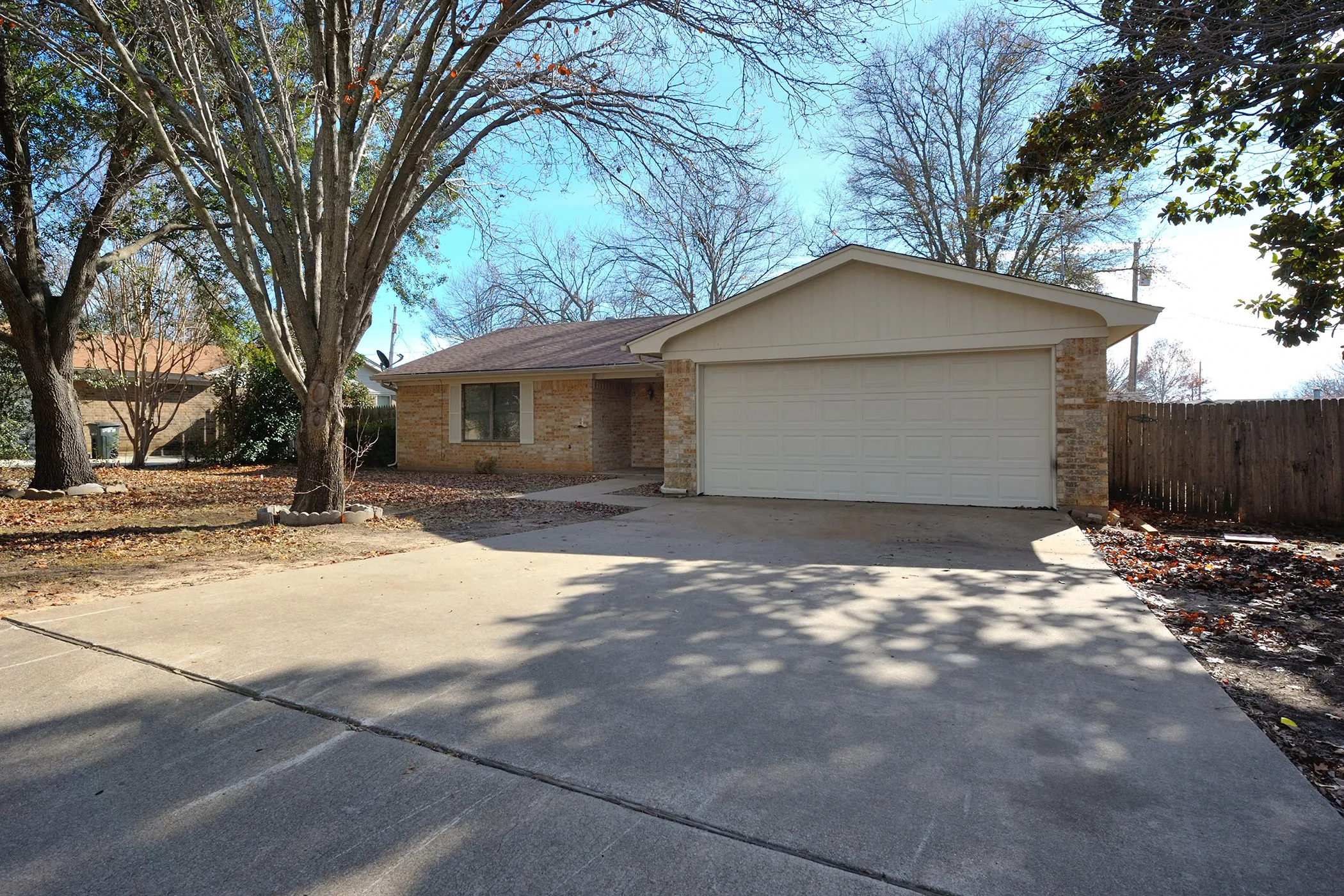 Single Family Residence For Rent in Parker County , 1209 Kay Drive, Weatherford, Texas 76086, 3 Bedroom, 2 Bathroom, 2 Garage spaces, 1,430 Sqft, built in 1980, mls#21368253, Real Estate Agent in Weatherford, Homes For Rent in Parker county, Homes For Rent in Weatherford, Realtor in Weatherford Texas, Real Estate Brokerage Independent Realty Texas, Luminita Cordes Realtor