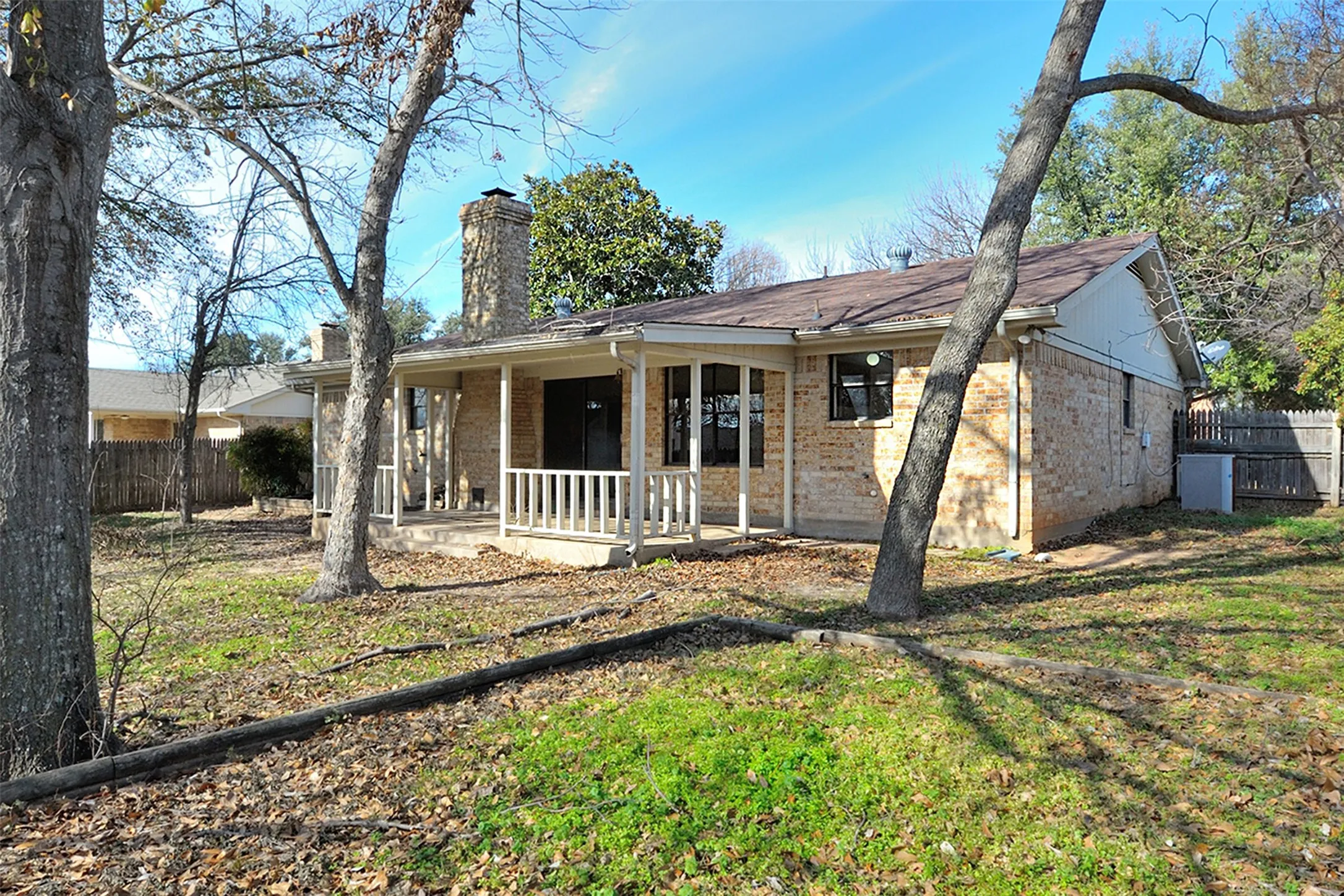 Single Family Residence For Rent in Parker County , 1209 Kay Drive, Weatherford, Texas 76086, 3 Bedroom, 2 Bathroom, 2 Garage spaces, 1,430 Sqft, built in 1980, mls#21368253, Real Estate Agent in Weatherford, Homes For Rent in Parker county, Homes For Rent in Weatherford, Realtor in Weatherford Texas, Real Estate Brokerage Independent Realty Texas, Luminita Cordes Realtor