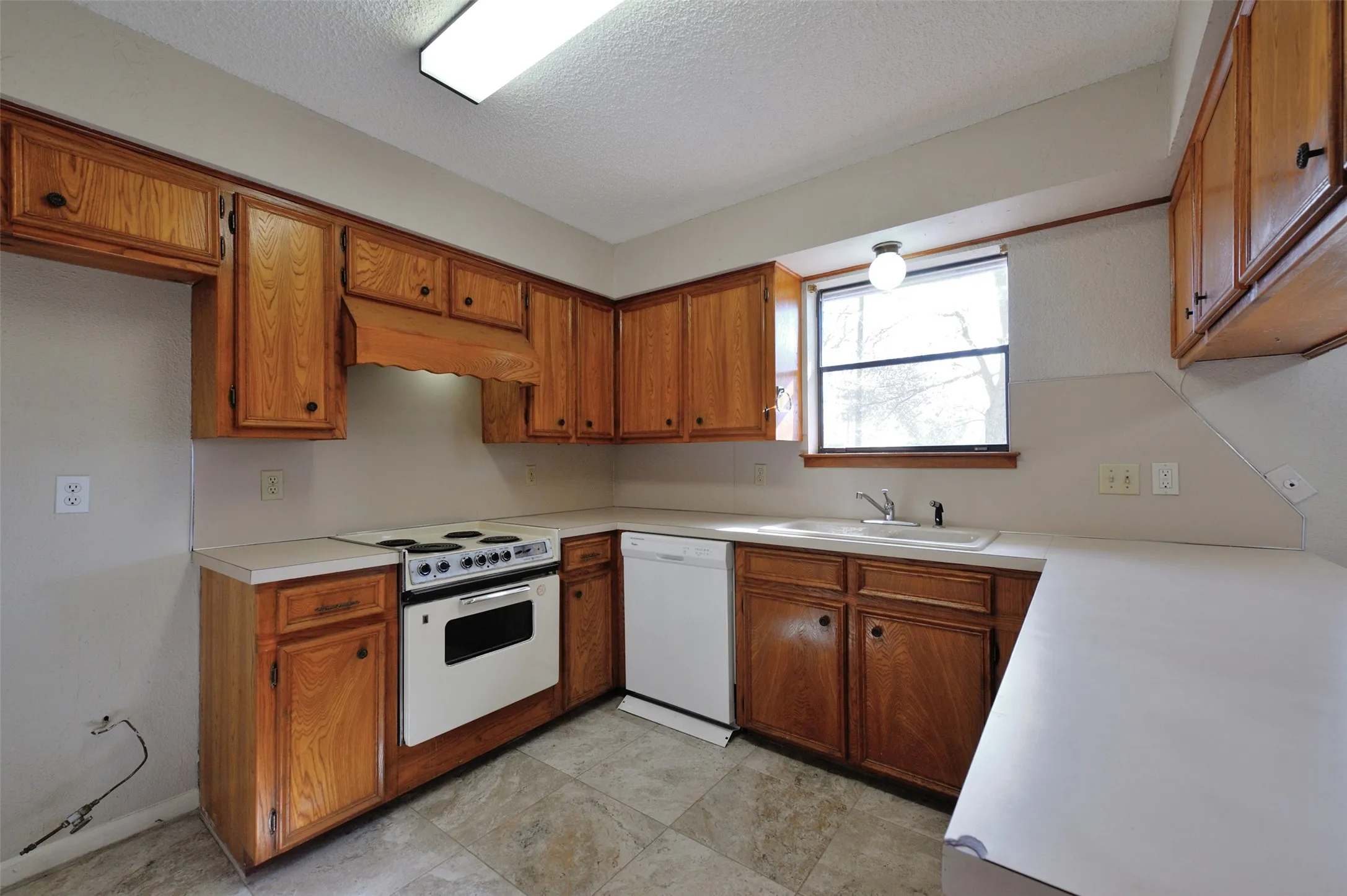 Single Family Residence For Rent in Parker County , 1209 Kay Drive, Weatherford, Texas 76086, 3 Bedroom, 2 Bathroom, 2 Garage spaces, 1,430 Sqft, built in 1980, mls#21368253, Real Estate Agent in Weatherford, Homes For Rent in Parker county, Homes For Rent in Weatherford, Realtor in Weatherford Texas, Real Estate Brokerage Independent Realty Texas, Luminita Cordes Realtor