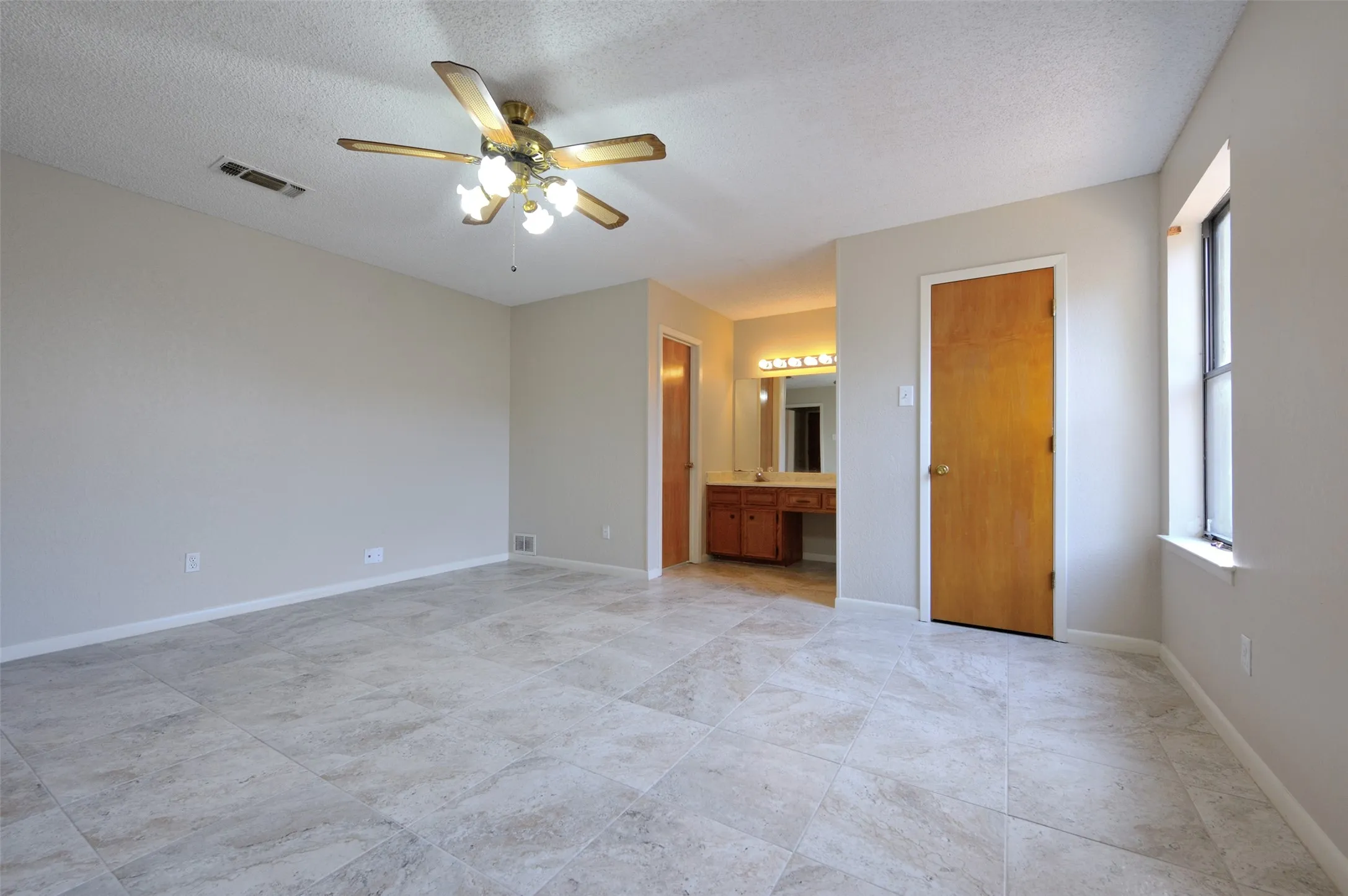 Single Family Residence For Rent in Parker County , 1209 Kay Drive, Weatherford, Texas 76086, 3 Bedroom, 2 Bathroom, 2 Garage spaces, 1,430 Sqft, built in 1980, mls#21368253, Real Estate Agent in Weatherford, Homes For Rent in Parker county, Homes For Rent in Weatherford, Realtor in Weatherford Texas, Real Estate Brokerage Independent Realty Texas, Luminita Cordes Realtor