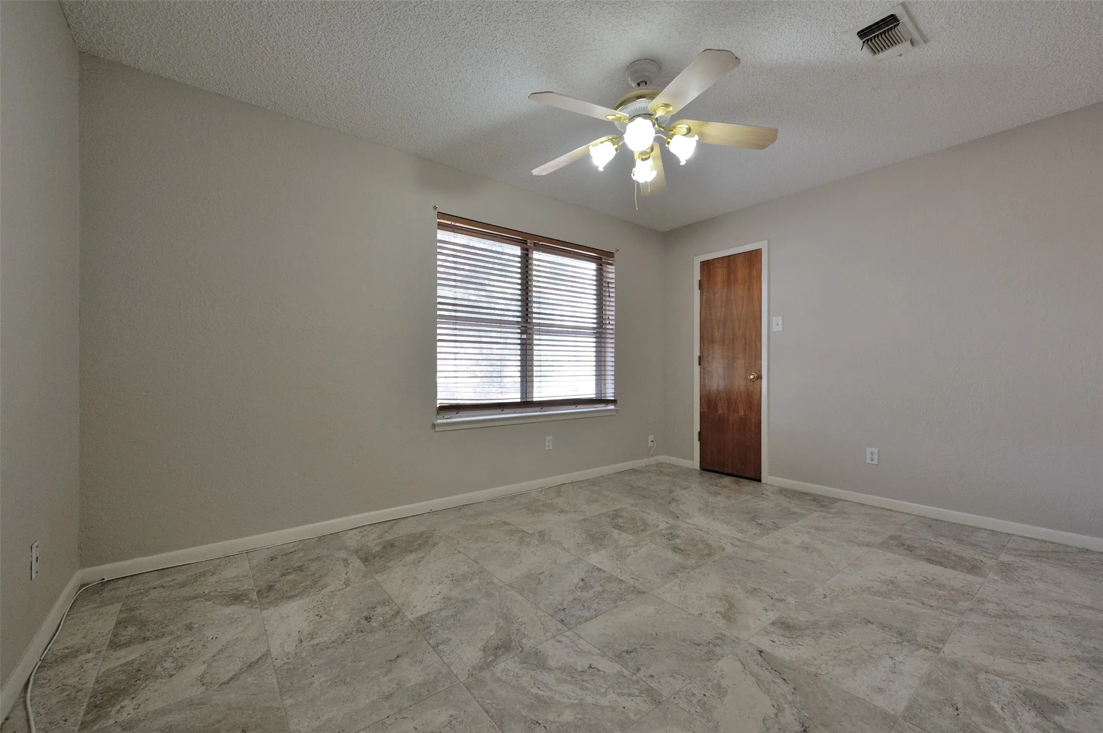 Single Family Residence For Rent in Parker County , 1209 Kay Drive, Weatherford, Texas 76086, 3 Bedroom, 2 Bathroom, 2 Garage spaces, 1,430 Sqft, built in 1980, mls#21368253, Real Estate Agent in Weatherford, Homes For Rent in Parker county, Homes For Rent in Weatherford, Realtor in Weatherford Texas, Real Estate Brokerage Independent Realty Texas, Luminita Cordes Realtor