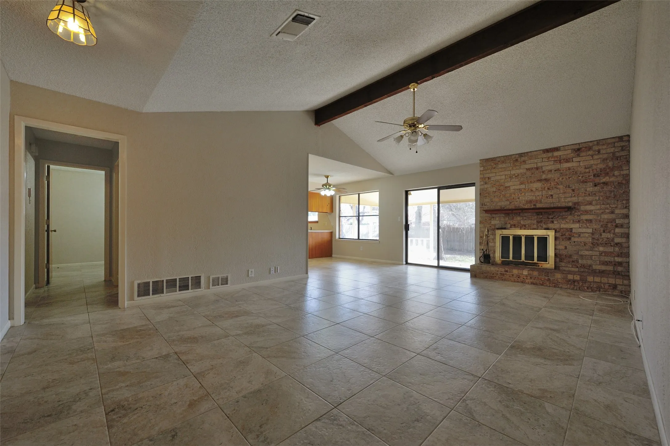 Single Family Residence For Rent in Parker County , 1209 Kay Drive, Weatherford, Texas 76086, 3 Bedroom, 2 Bathroom, 2 Garage spaces, 1,430 Sqft, built in 1980, mls#21368253, Real Estate Agent in Weatherford, Homes For Rent in Parker county, Homes For Rent in Weatherford, Realtor in Weatherford Texas, Real Estate Brokerage Independent Realty Texas, Luminita Cordes Realtor