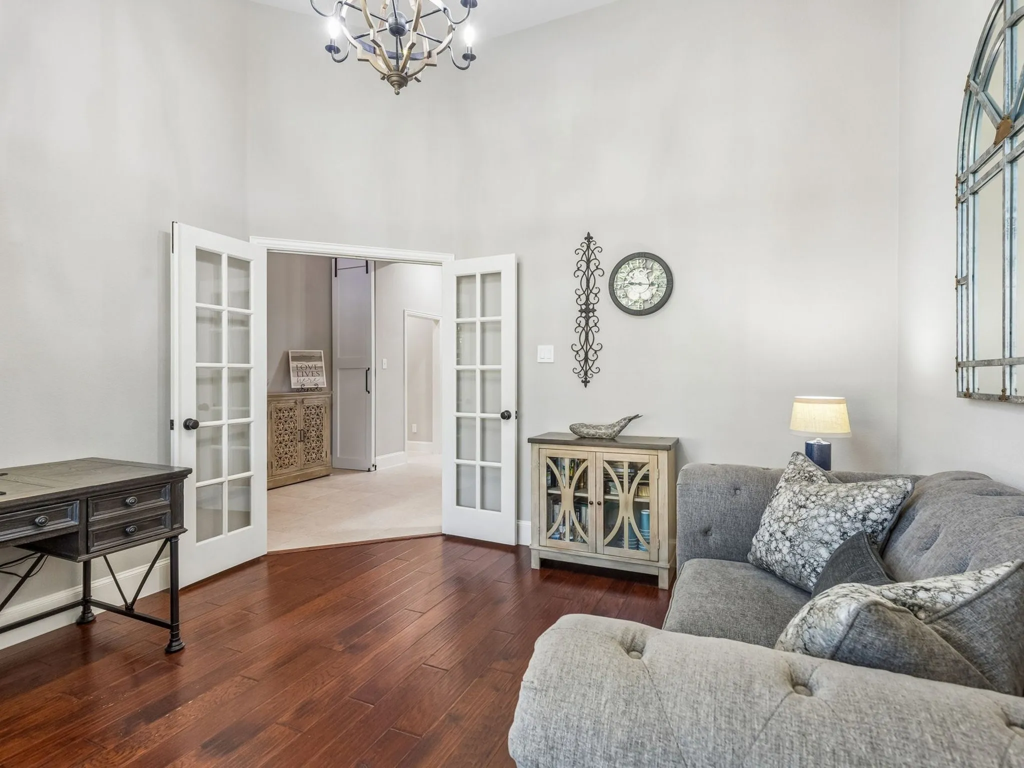 A look back into the entryway.