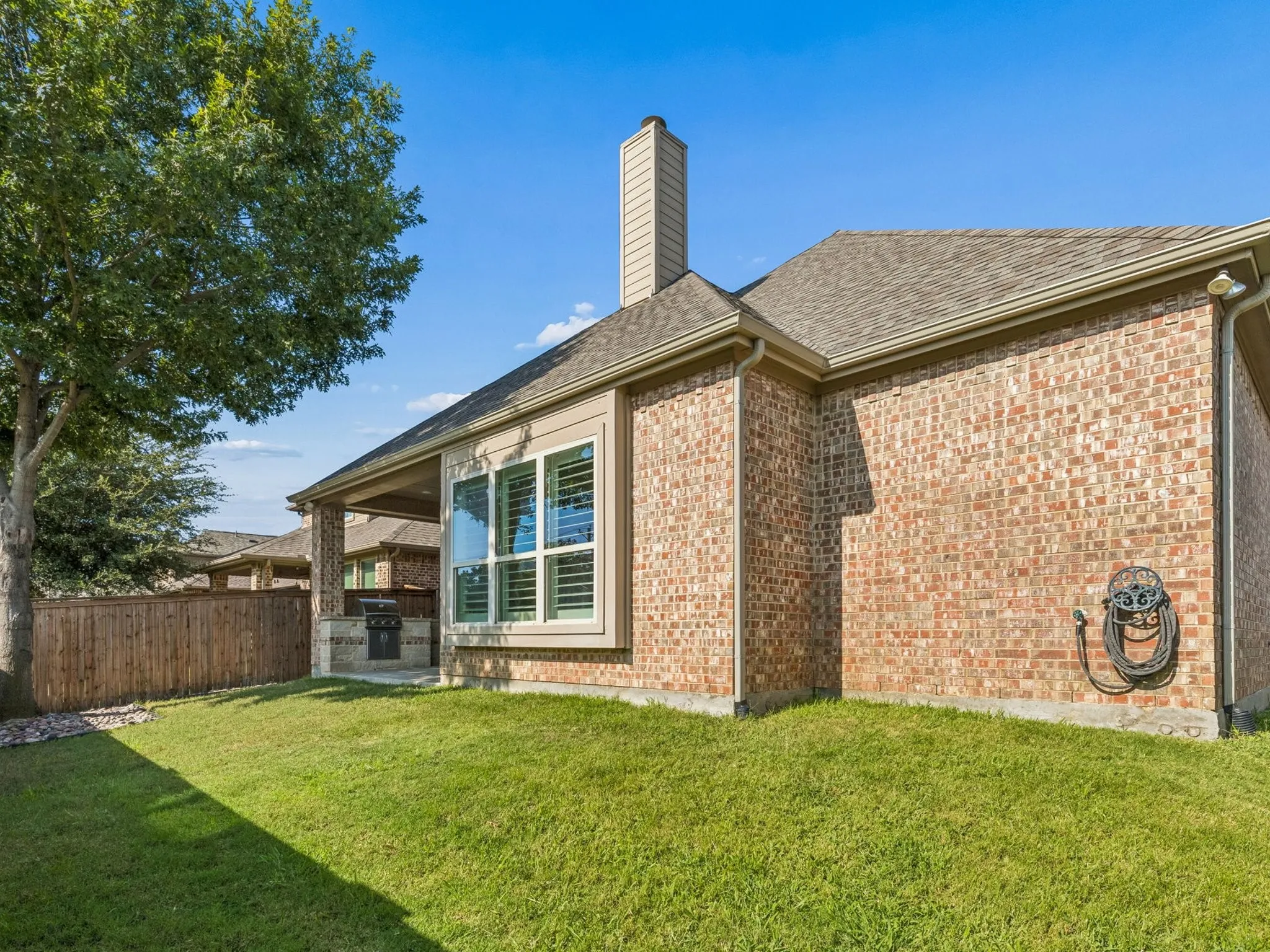Single Family Residence For Sale in Denton County , 8917 James Drive, Lantana, Texas 76226, 3 Bedroom, 3 Bathroom, 2 Garage spaces, 2,436 Sqft, built in 2013, mls#21363707, Real Estate Agent in Lantana, Homes For Sale in Denton county, Homes For Sale in Lantana, Realtor in Lantana Texas, Real Estate Brokerage Independent Realty Texas, Luminita Cordes Realtor