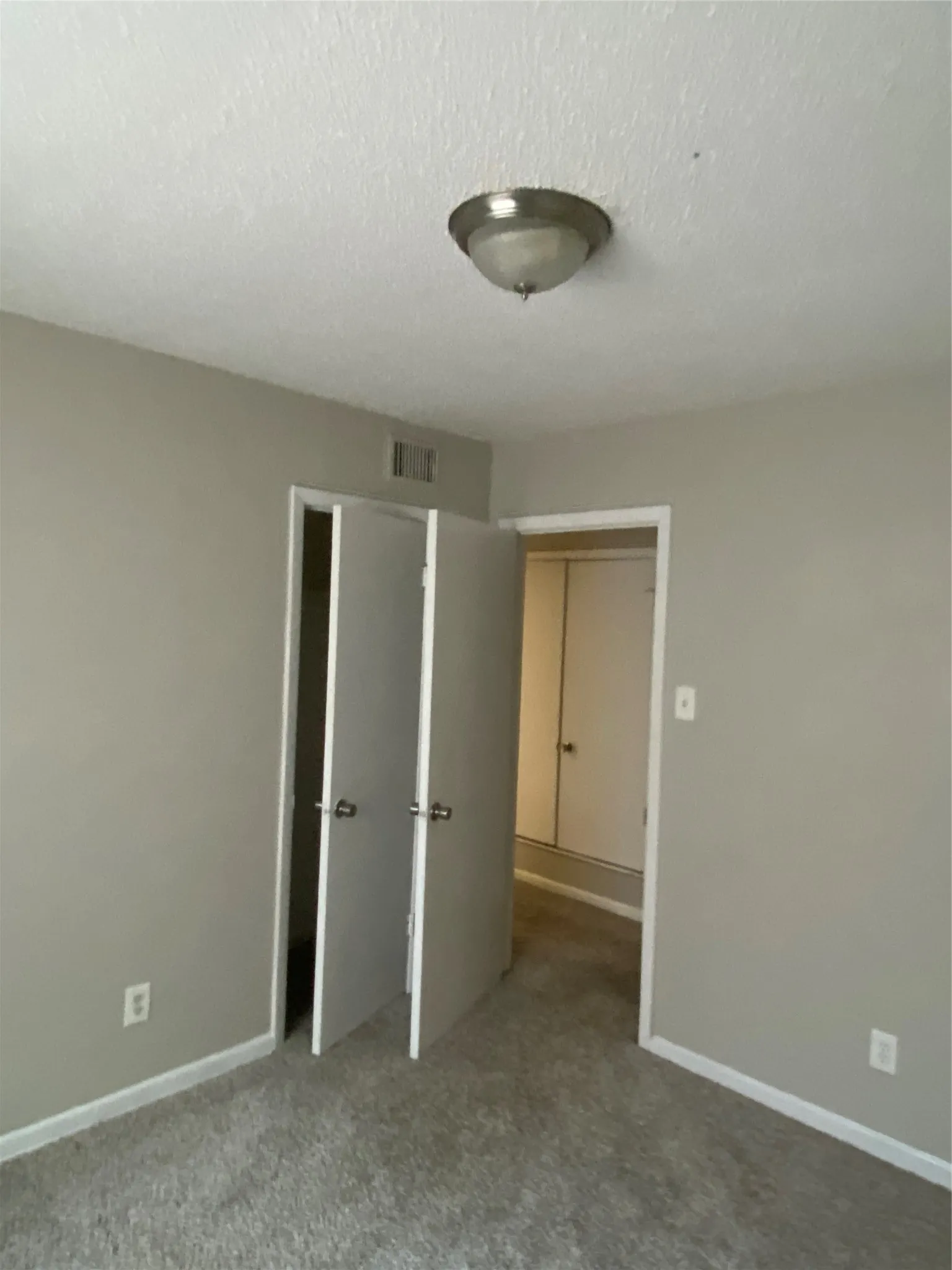 Single Family Residence For Rent in Dallas County , 5616 Glen Forest Lane, Dallas, Texas 75241, 3 Bedroom, 2 Bathroom, 2 Garage spaces, 1,949 Sqft, built in 1960, mls#21368254, Real Estate Agent in Dallas, Homes For Rent in Dallas county, Homes For Rent in Dallas, Realtor in Dallas Texas, Real Estate Brokerage Independent Realty Texas, Luminita Cordes Realtor