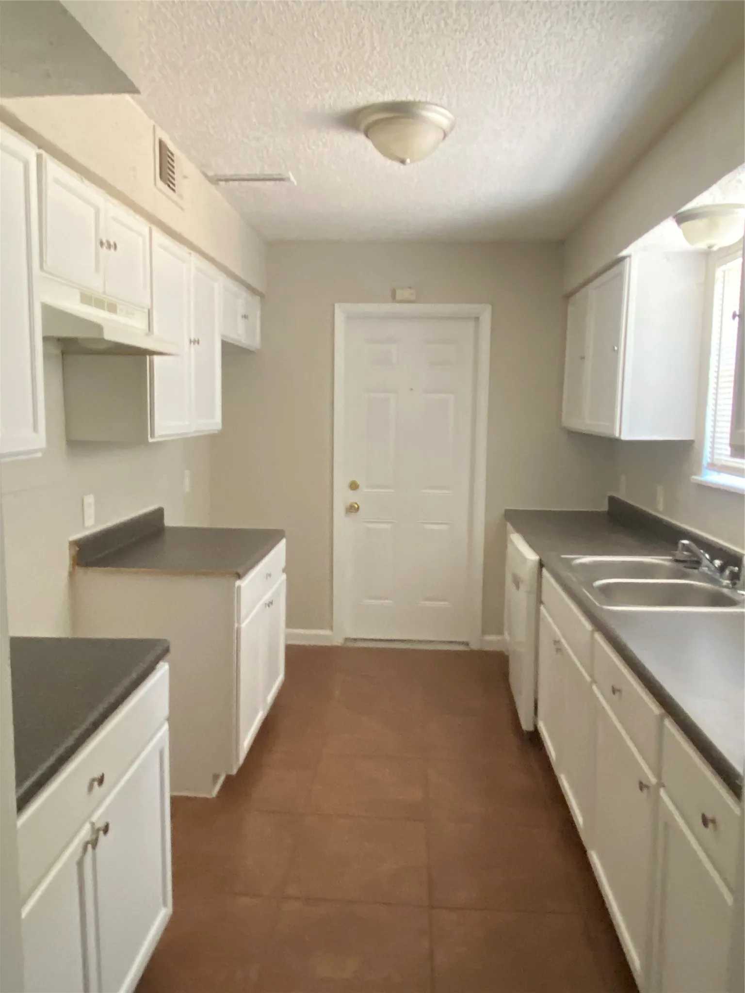 Single Family Residence For Rent in Dallas County , 5616 Glen Forest Lane, Dallas, Texas 75241, 3 Bedroom, 2 Bathroom, 2 Garage spaces, 1,949 Sqft, built in 1960, mls#21368254, Real Estate Agent in Dallas, Homes For Rent in Dallas county, Homes For Rent in Dallas, Realtor in Dallas Texas, Real Estate Brokerage Independent Realty Texas, Luminita Cordes Realtor