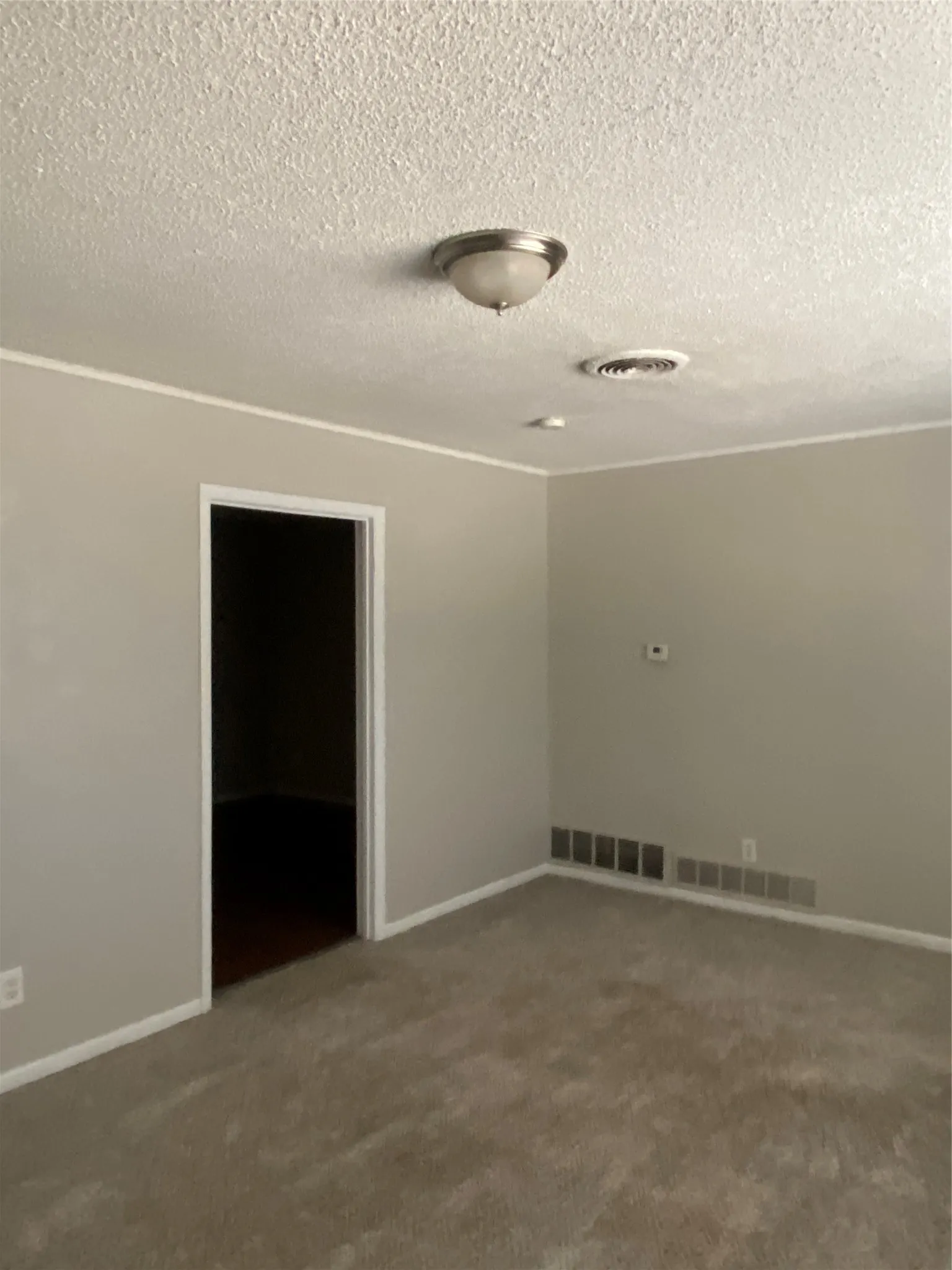 Single Family Residence For Rent in Dallas County , 5616 Glen Forest Lane, Dallas, Texas 75241, 3 Bedroom, 2 Bathroom, 2 Garage spaces, 1,949 Sqft, built in 1960, mls#21368254, Real Estate Agent in Dallas, Homes For Rent in Dallas county, Homes For Rent in Dallas, Realtor in Dallas Texas, Real Estate Brokerage Independent Realty Texas, Luminita Cordes Realtor