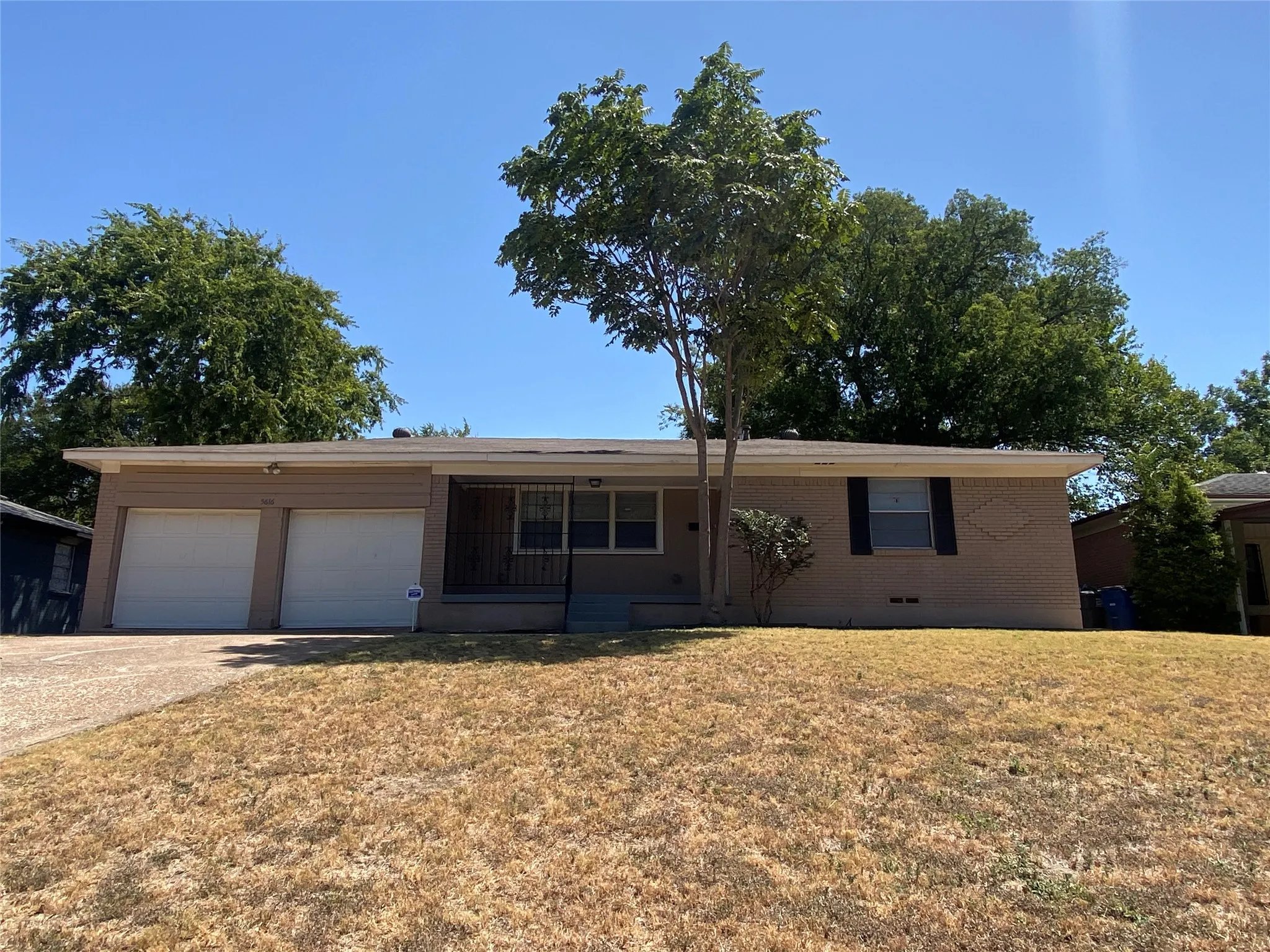 Single Family Residence For Rent in Dallas County , 5616 Glen Forest Lane, Dallas, Texas 75241, 3 Bedroom, 2 Bathroom, 2 Garage spaces, 1,949 Sqft, built in 1960, mls#21368254, Real Estate Agent in Dallas, Homes For Rent in Dallas county, Homes For Rent in Dallas, Realtor in Dallas Texas, Real Estate Brokerage Independent Realty Texas, Luminita Cordes Realtor