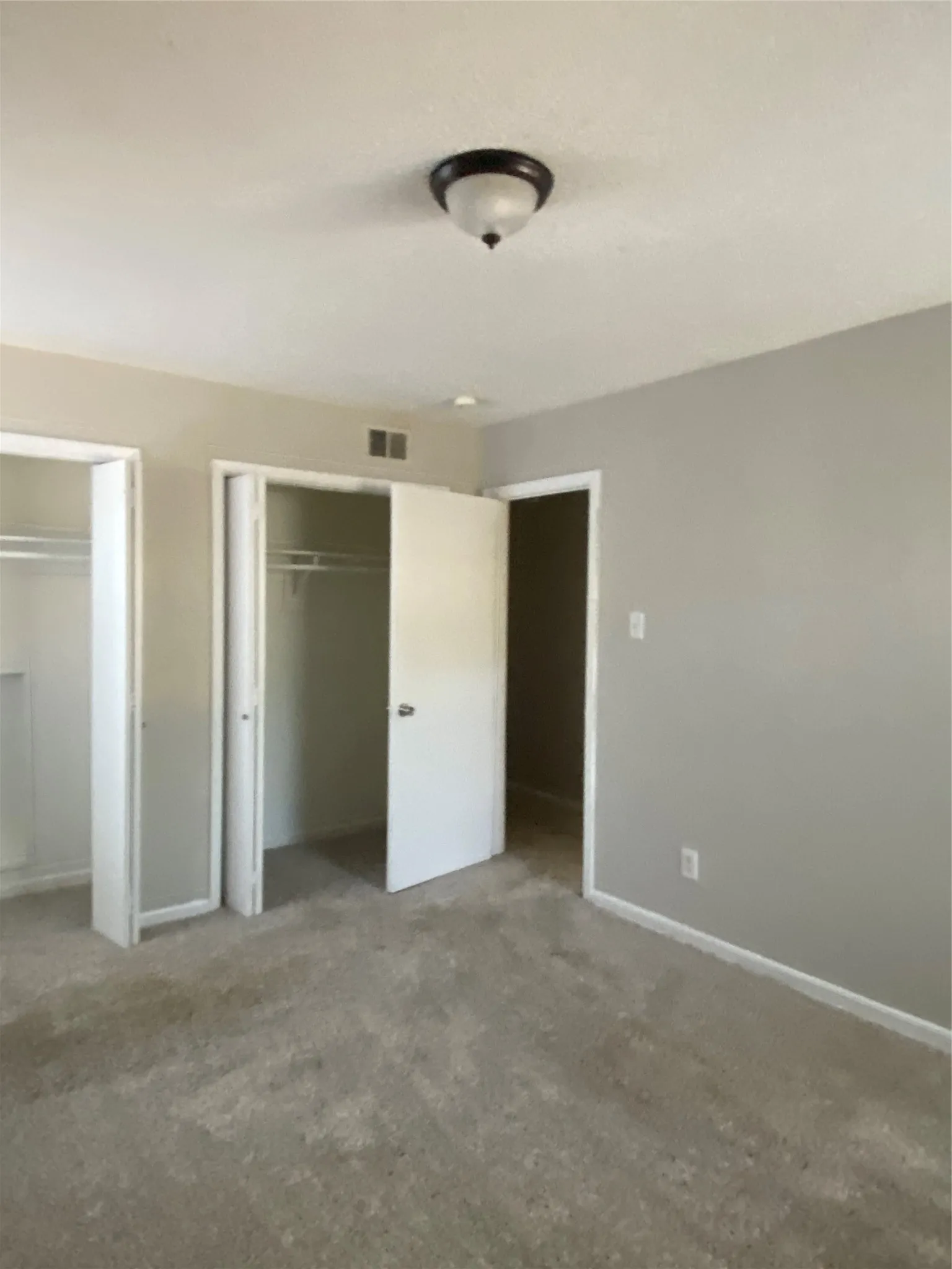 Single Family Residence For Rent in Dallas County , 5616 Glen Forest Lane, Dallas, Texas 75241, 3 Bedroom, 2 Bathroom, 2 Garage spaces, 1,949 Sqft, built in 1960, mls#21368254, Real Estate Agent in Dallas, Homes For Rent in Dallas county, Homes For Rent in Dallas, Realtor in Dallas Texas, Real Estate Brokerage Independent Realty Texas, Luminita Cordes Realtor
