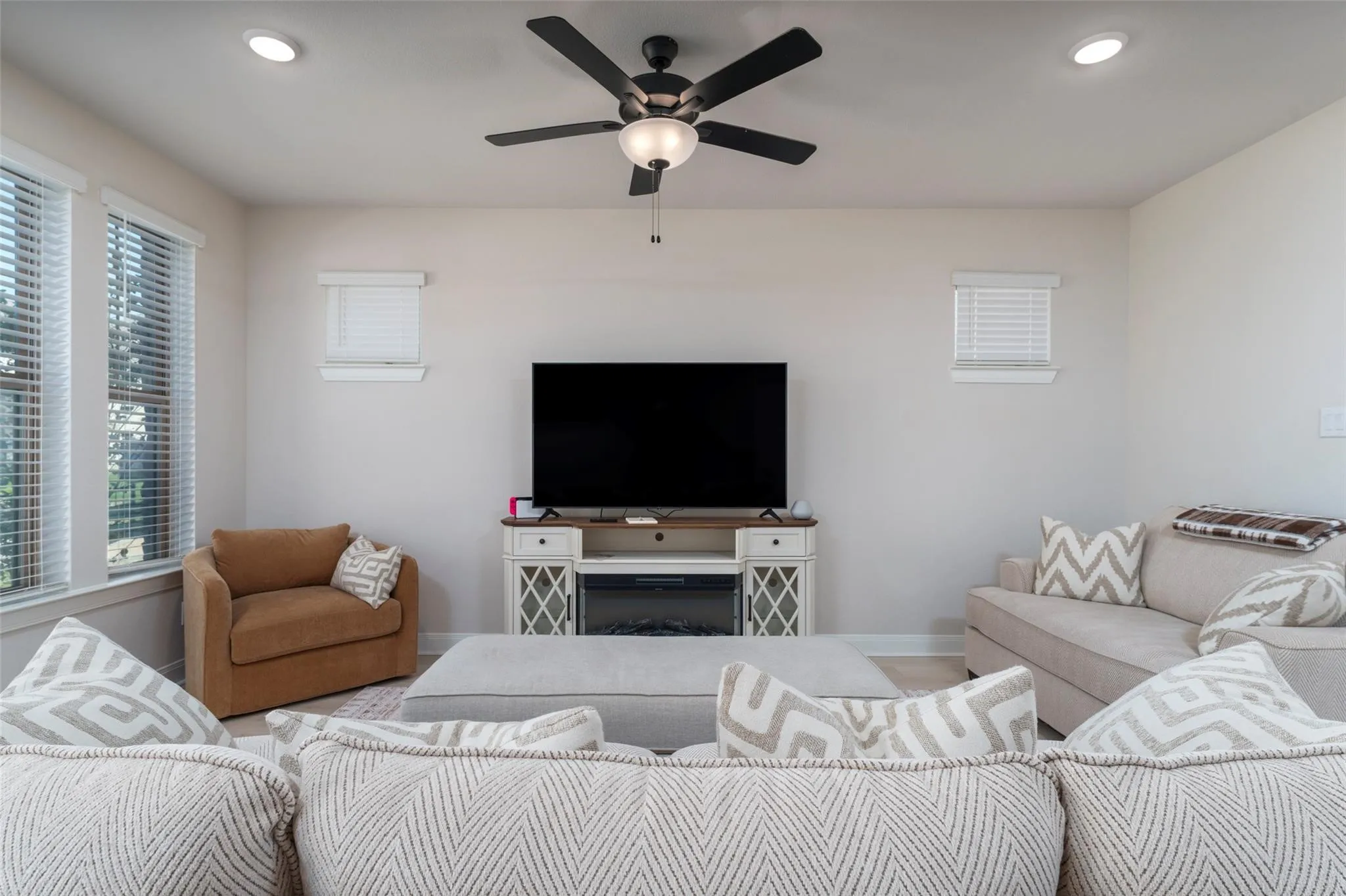 Single Family Residence For Rent in Tarrant County , 905 Carnation Drive, Crowley, Texas 76036, 3 Bedroom, 3 Bathroom, 2 Garage spaces, 1,904 Sqft, built in 2025, mls#21368087, Real Estate Agent in Crowley, Homes For Rent in Tarrant county, Homes For Rent in Crowley, Realtor in Crowley Texas, Real Estate Brokerage Independent Realty Texas, Luminita Cordes Realtor