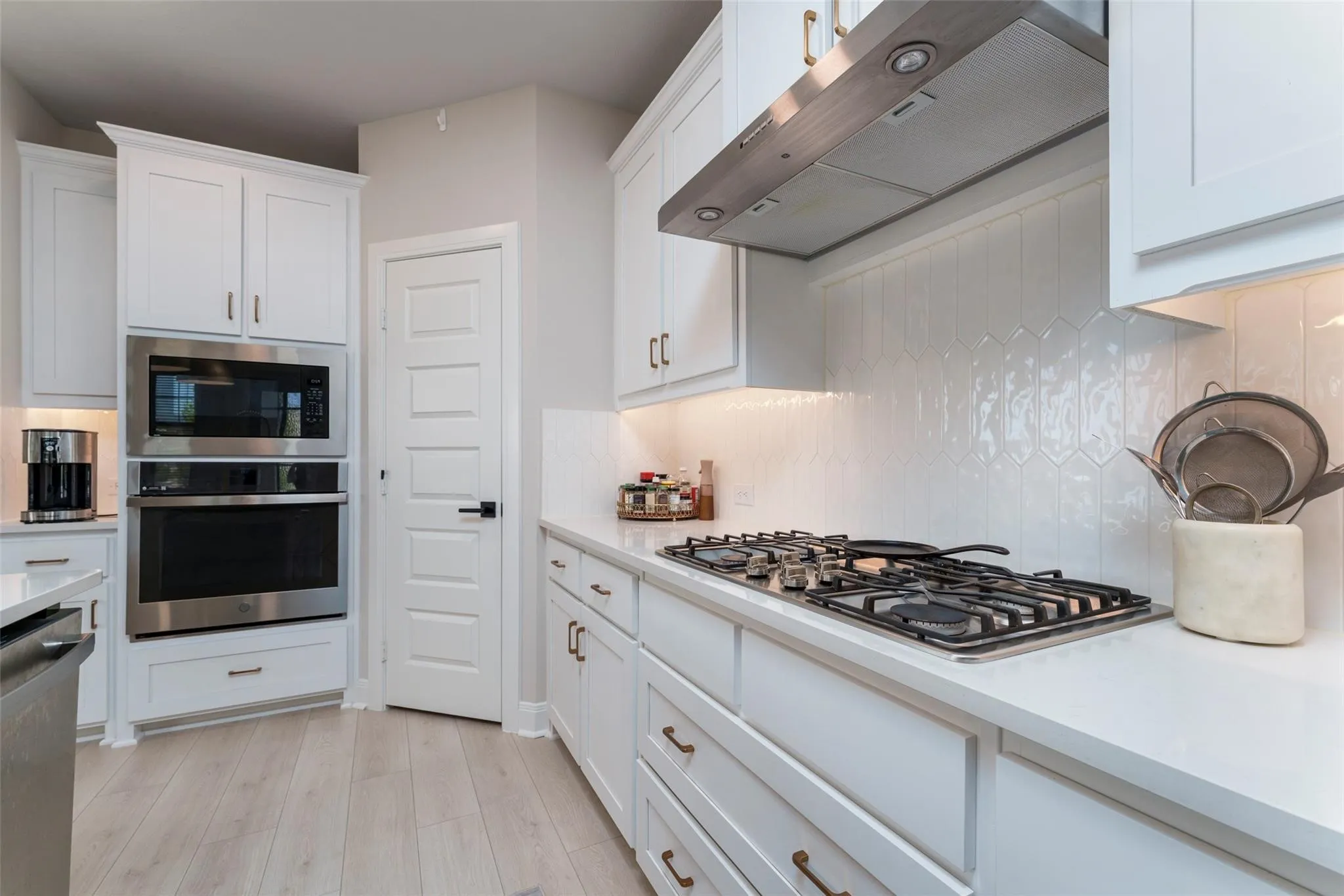 Single Family Residence For Rent in Tarrant County , 905 Carnation Drive, Crowley, Texas 76036, 3 Bedroom, 3 Bathroom, 2 Garage spaces, 1,904 Sqft, built in 2025, mls#21368087, Real Estate Agent in Crowley, Homes For Rent in Tarrant county, Homes For Rent in Crowley, Realtor in Crowley Texas, Real Estate Brokerage Independent Realty Texas, Luminita Cordes Realtor