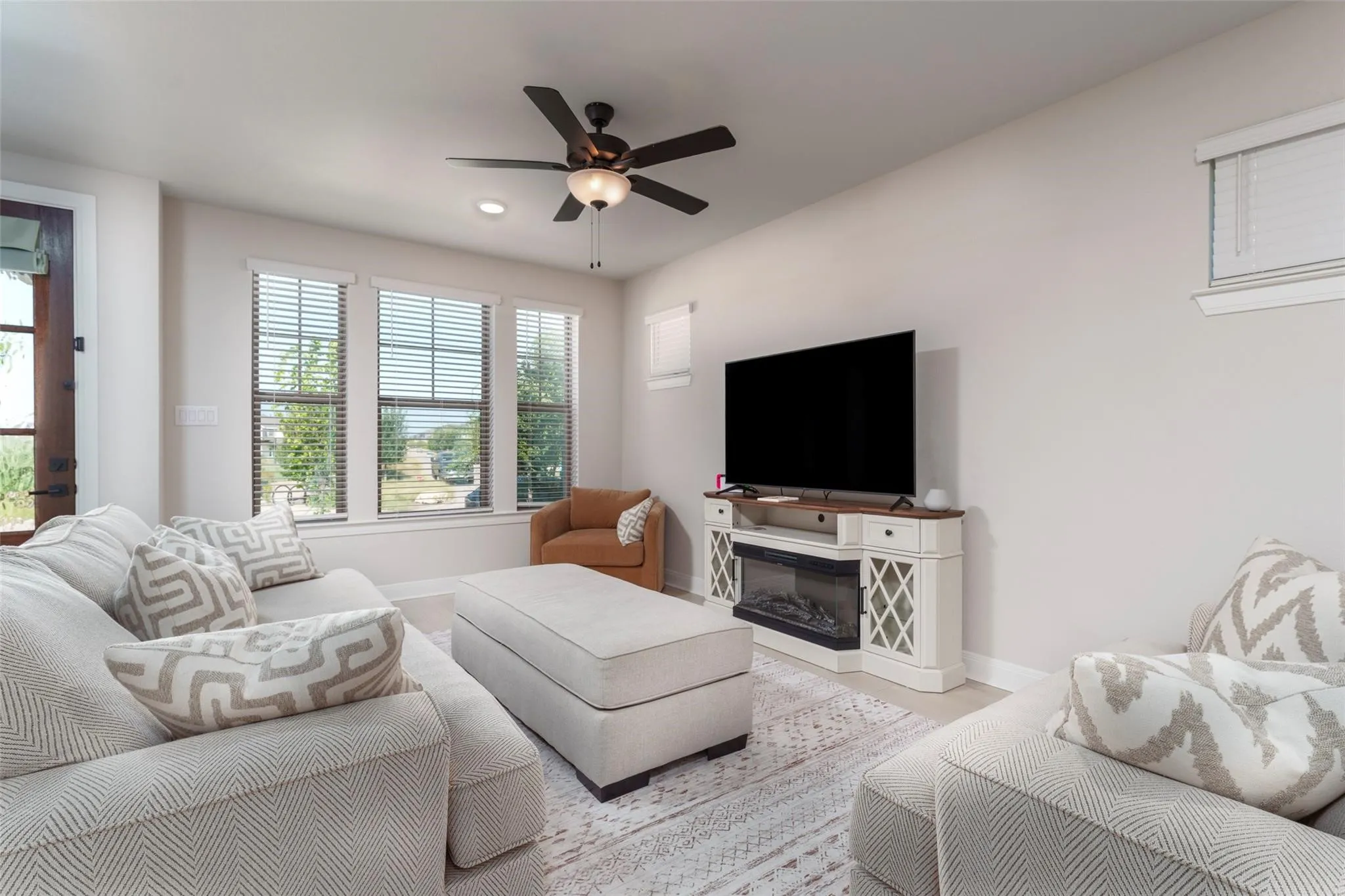 Single Family Residence For Rent in Tarrant County , 905 Carnation Drive, Crowley, Texas 76036, 3 Bedroom, 3 Bathroom, 2 Garage spaces, 1,904 Sqft, built in 2025, mls#21368087, Real Estate Agent in Crowley, Homes For Rent in Tarrant county, Homes For Rent in Crowley, Realtor in Crowley Texas, Real Estate Brokerage Independent Realty Texas, Luminita Cordes Realtor