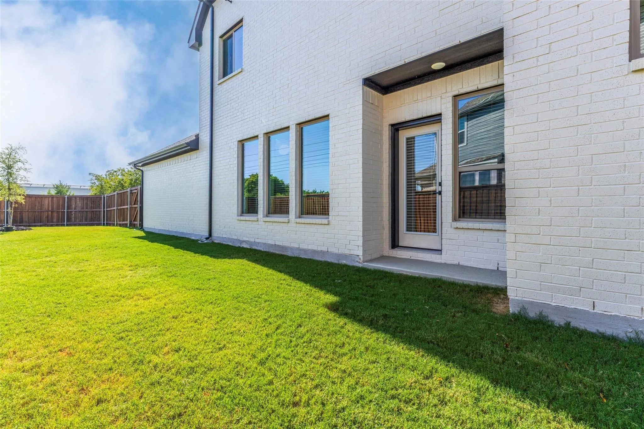 Single Family Residence For Rent in Tarrant County , 905 Carnation Drive, Crowley, Texas 76036, 3 Bedroom, 3 Bathroom, 2 Garage spaces, 1,904 Sqft, built in 2025, mls#21368087, Real Estate Agent in Crowley, Homes For Rent in Tarrant county, Homes For Rent in Crowley, Realtor in Crowley Texas, Real Estate Brokerage Independent Realty Texas, Luminita Cordes Realtor