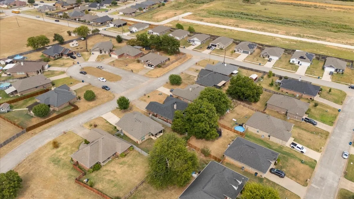 Single Family Residence For Sale in Henderson County , 107 N Collin Drive, Chandler, Texas 75758, 3 Bedroom, 2 Bathroom, 2 Garage spaces, 1,476 Sqft, built in 2005, mls#21368100, Real Estate Agent in Chandler, Homes For Sale in Henderson county, Homes For Sale in Chandler, Realtor in Chandler Texas, Real Estate Brokerage Independent Realty Texas, Luminita Cordes Realtor