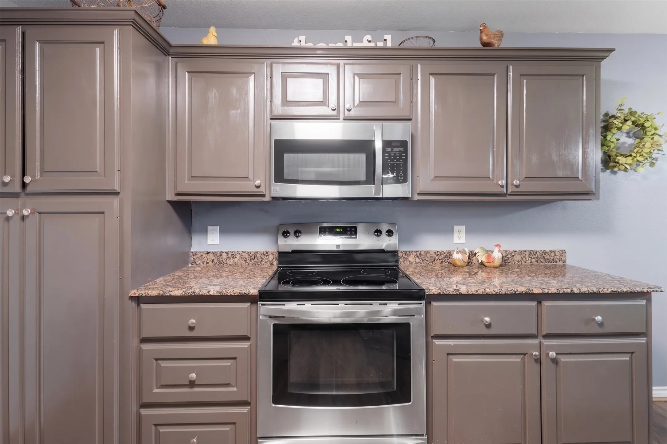 Single Family Residence For Sale in Henderson County , 107 N Collin Drive, Chandler, Texas 75758, 3 Bedroom, 2 Bathroom, 2 Garage spaces, 1,476 Sqft, built in 2005, mls#21368100, Real Estate Agent in Chandler, Homes For Sale in Henderson county, Homes For Sale in Chandler, Realtor in Chandler Texas, Real Estate Brokerage Independent Realty Texas, Luminita Cordes Realtor