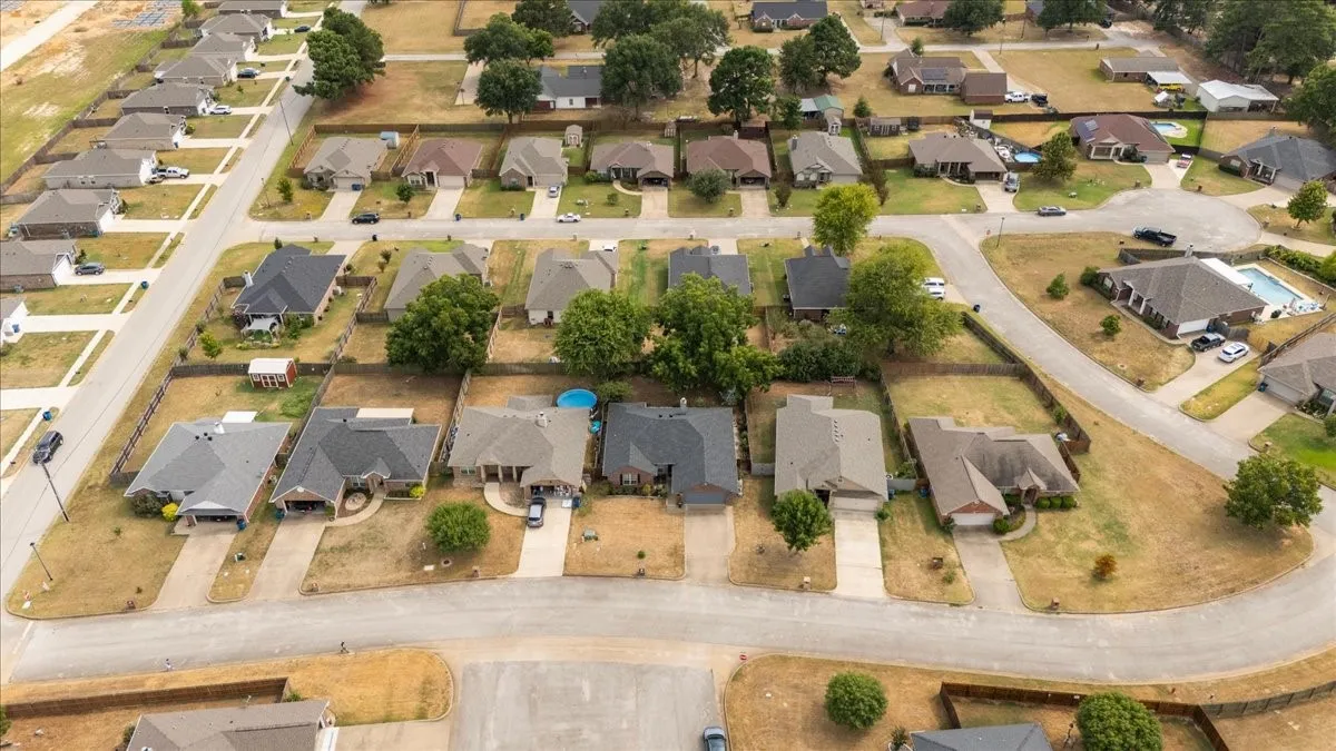 Single Family Residence For Sale in Henderson County , 107 N Collin Drive, Chandler, Texas 75758, 3 Bedroom, 2 Bathroom, 2 Garage spaces, 1,476 Sqft, built in 2005, mls#21368100, Real Estate Agent in Chandler, Homes For Sale in Henderson county, Homes For Sale in Chandler, Realtor in Chandler Texas, Real Estate Brokerage Independent Realty Texas, Luminita Cordes Realtor