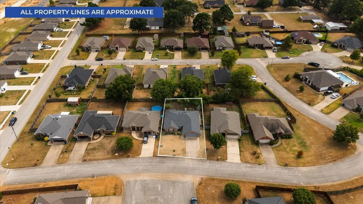 Single Family Residence For Sale in Henderson County , 107 N Collin Drive, Chandler, Texas 75758, 3 Bedroom, 2 Bathroom, 2 Garage spaces, 1,476 Sqft, built in 2005, mls#21368100, Real Estate Agent in Chandler, Homes For Sale in Henderson county, Homes For Sale in Chandler, Realtor in Chandler Texas, Real Estate Brokerage Independent Realty Texas, Luminita Cordes Realtor