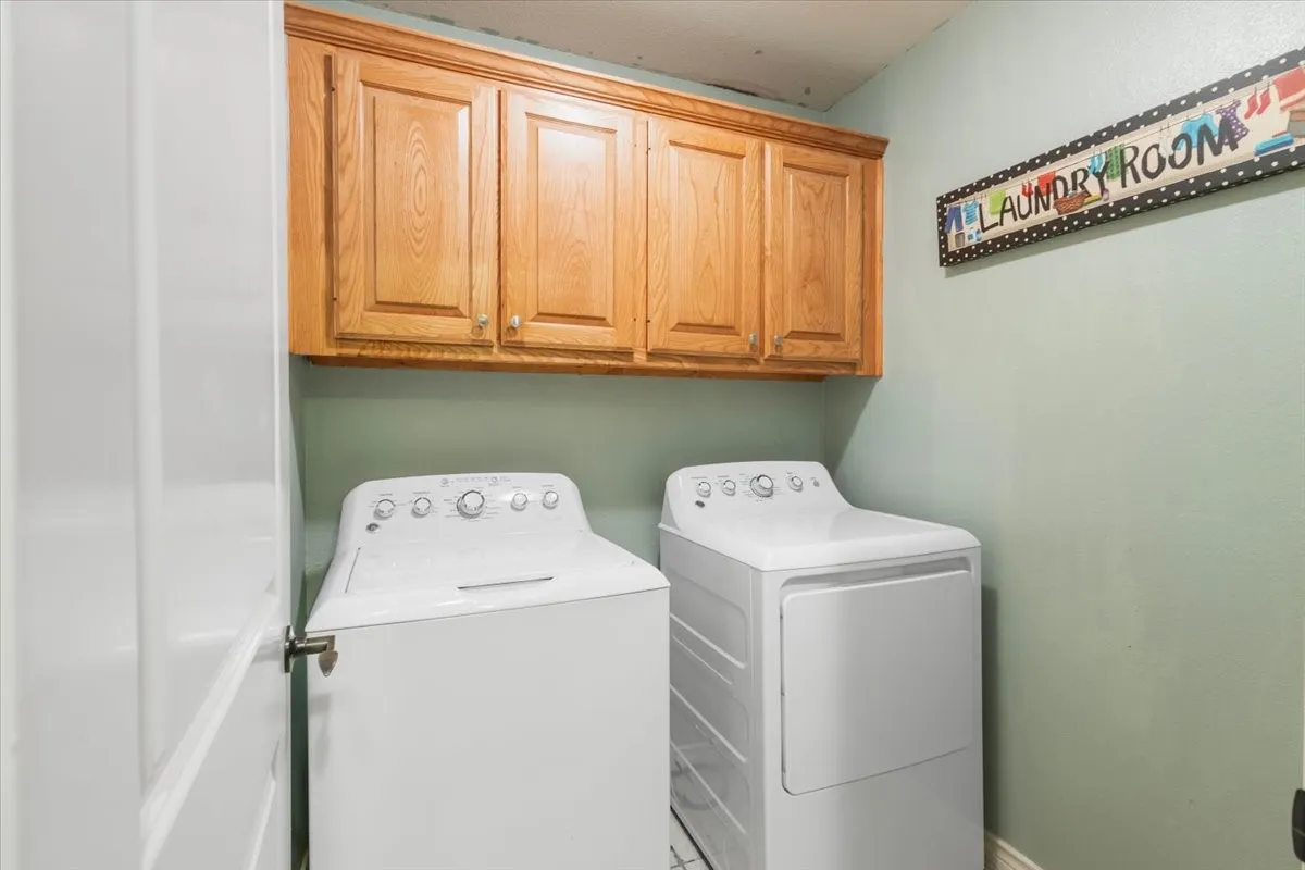 Single Family Residence For Sale in Henderson County , 107 N Collin Drive, Chandler, Texas 75758, 3 Bedroom, 2 Bathroom, 2 Garage spaces, 1,476 Sqft, built in 2005, mls#21368100, Real Estate Agent in Chandler, Homes For Sale in Henderson county, Homes For Sale in Chandler, Realtor in Chandler Texas, Real Estate Brokerage Independent Realty Texas, Luminita Cordes Realtor
