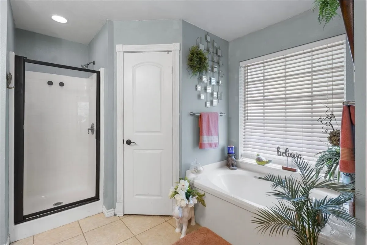 Single Family Residence For Sale in Henderson County , 107 N Collin Drive, Chandler, Texas 75758, 3 Bedroom, 2 Bathroom, 2 Garage spaces, 1,476 Sqft, built in 2005, mls#21368100, Real Estate Agent in Chandler, Homes For Sale in Henderson county, Homes For Sale in Chandler, Realtor in Chandler Texas, Real Estate Brokerage Independent Realty Texas, Luminita Cordes Realtor