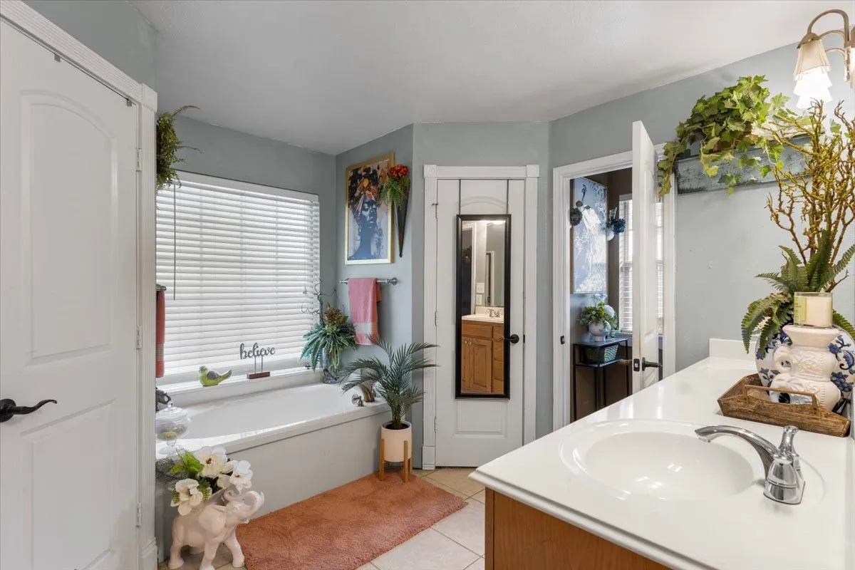 Single Family Residence For Sale in Henderson County , 107 N Collin Drive, Chandler, Texas 75758, 3 Bedroom, 2 Bathroom, 2 Garage spaces, 1,476 Sqft, built in 2005, mls#21368100, Real Estate Agent in Chandler, Homes For Sale in Henderson county, Homes For Sale in Chandler, Realtor in Chandler Texas, Real Estate Brokerage Independent Realty Texas, Luminita Cordes Realtor