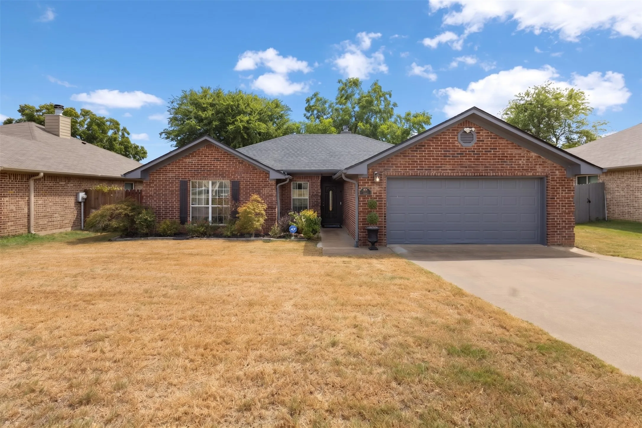 Single Family Residence For Sale in Henderson County , 107 N Collin Drive, Chandler, Texas 75758, 3 Bedroom, 2 Bathroom, 2 Garage spaces, 1,476 Sqft, built in 2005, mls#21368100, Real Estate Agent in Chandler, Homes For Sale in Henderson county, Homes For Sale in Chandler, Realtor in Chandler Texas, Real Estate Brokerage Independent Realty Texas, Luminita Cordes Realtor