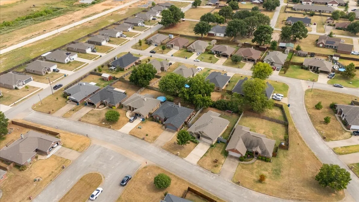 Single Family Residence For Sale in Henderson County , 107 N Collin Drive, Chandler, Texas 75758, 3 Bedroom, 2 Bathroom, 2 Garage spaces, 1,476 Sqft, built in 2005, mls#21368100, Real Estate Agent in Chandler, Homes For Sale in Henderson county, Homes For Sale in Chandler, Realtor in Chandler Texas, Real Estate Brokerage Independent Realty Texas, Luminita Cordes Realtor