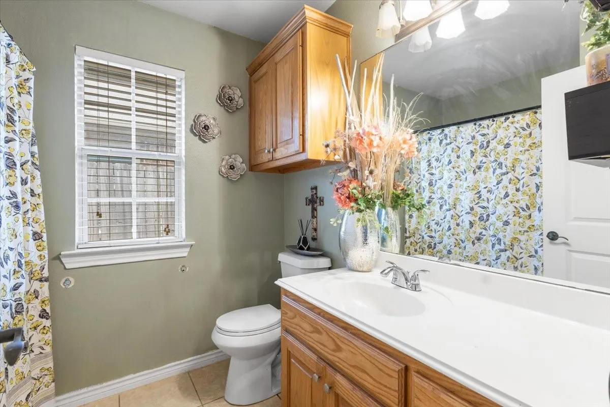 Single Family Residence For Sale in Henderson County , 107 N Collin Drive, Chandler, Texas 75758, 3 Bedroom, 2 Bathroom, 2 Garage spaces, 1,476 Sqft, built in 2005, mls#21368100, Real Estate Agent in Chandler, Homes For Sale in Henderson county, Homes For Sale in Chandler, Realtor in Chandler Texas, Real Estate Brokerage Independent Realty Texas, Luminita Cordes Realtor