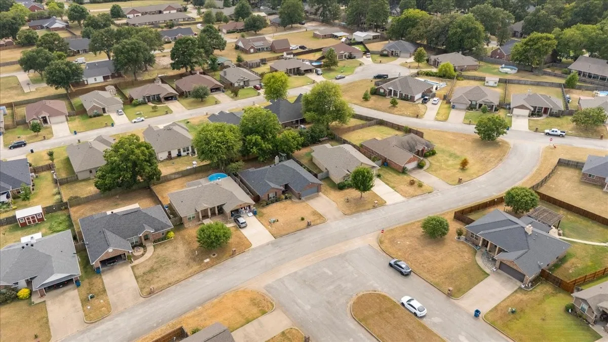 Single Family Residence For Sale in Henderson County , 107 N Collin Drive, Chandler, Texas 75758, 3 Bedroom, 2 Bathroom, 2 Garage spaces, 1,476 Sqft, built in 2005, mls#21368100, Real Estate Agent in Chandler, Homes For Sale in Henderson county, Homes For Sale in Chandler, Realtor in Chandler Texas, Real Estate Brokerage Independent Realty Texas, Luminita Cordes Realtor