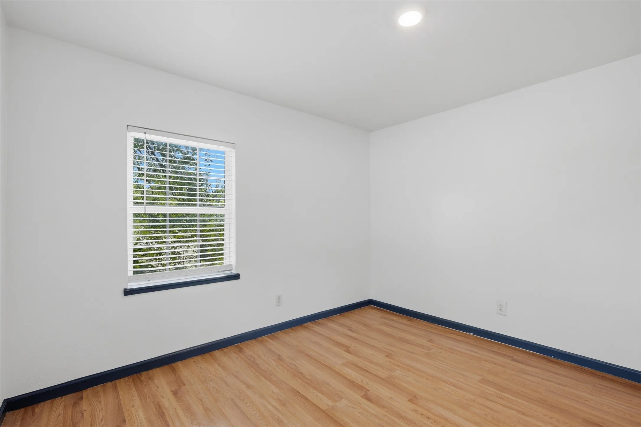 Single Family Residence For Rent in Grayson County , 620 E Sears Street, Denison, Texas 75021, 2 Bedroom, 1 Bathroom, Garage spaces, 980 Sqft, built in 1940, mls#21368271, Real Estate Agent in Denison, Homes For Rent in Grayson county, Homes For Rent in Denison, Realtor in Denison Texas, Real Estate Brokerage Independent Realty Texas, Luminita Cordes Realtor