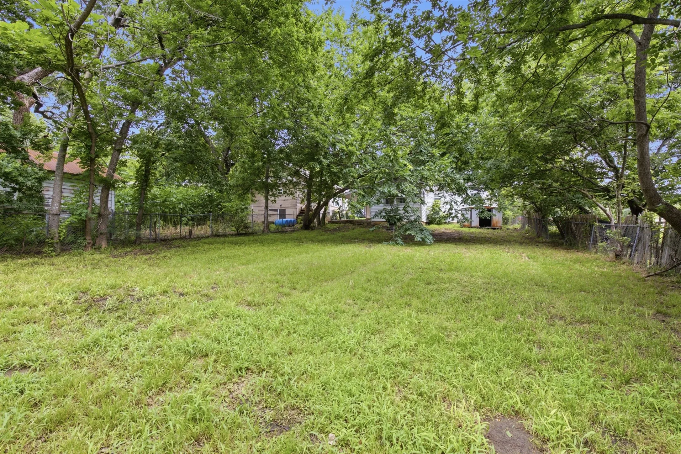 Single Family Residence For Rent in Grayson County , 620 E Sears Street, Denison, Texas 75021, 2 Bedroom, 1 Bathroom, Garage spaces, 980 Sqft, built in 1940, mls#21368271, Real Estate Agent in Denison, Homes For Rent in Grayson county, Homes For Rent in Denison, Realtor in Denison Texas, Real Estate Brokerage Independent Realty Texas, Luminita Cordes Realtor