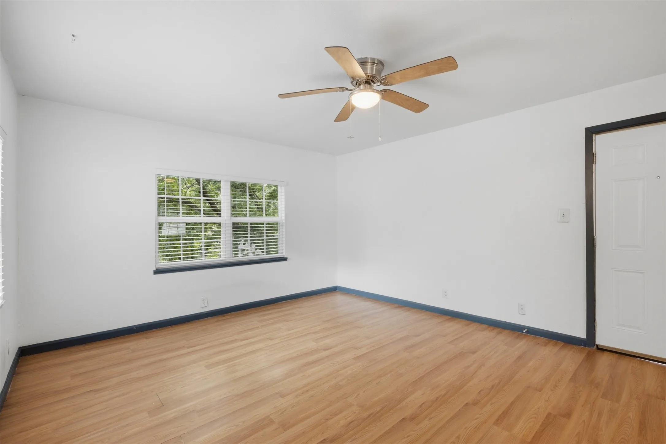 Single Family Residence For Rent in Grayson County , 620 E Sears Street, Denison, Texas 75021, 2 Bedroom, 1 Bathroom, Garage spaces, 980 Sqft, built in 1940, mls#21368271, Real Estate Agent in Denison, Homes For Rent in Grayson county, Homes For Rent in Denison, Realtor in Denison Texas, Real Estate Brokerage Independent Realty Texas, Luminita Cordes Realtor