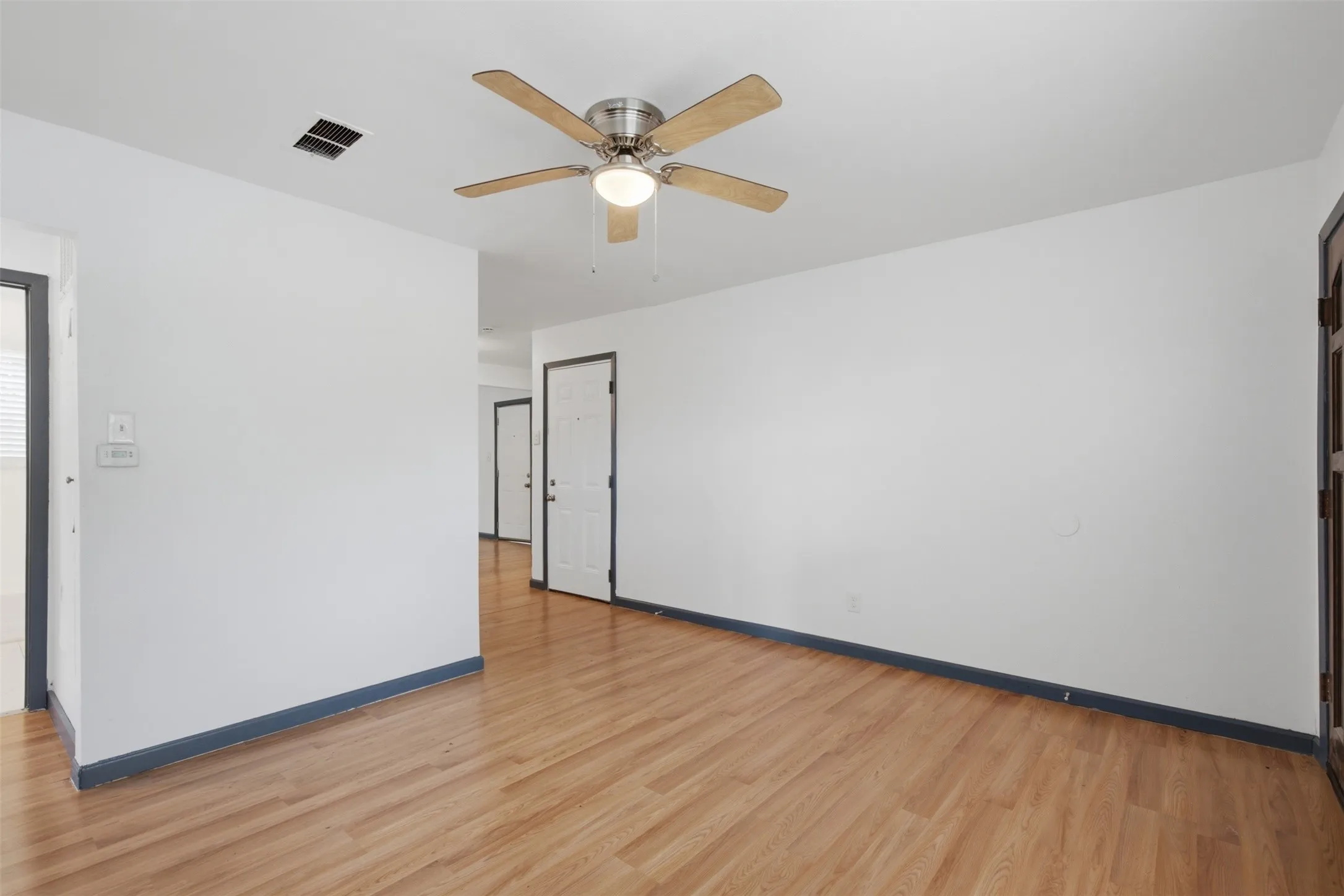 Single Family Residence For Rent in Grayson County , 620 E Sears Street, Denison, Texas 75021, 2 Bedroom, 1 Bathroom, Garage spaces, 980 Sqft, built in 1940, mls#21368271, Real Estate Agent in Denison, Homes For Rent in Grayson county, Homes For Rent in Denison, Realtor in Denison Texas, Real Estate Brokerage Independent Realty Texas, Luminita Cordes Realtor