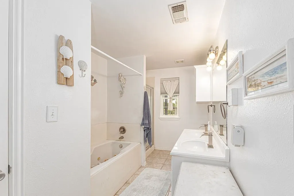 Single Family Residence For Sale in Hunt County , 5497 Fm 6, Josephine, Texas 75135, 4 Bedroom, 2 Bathroom, 2 Garage spaces, 2,067 Sqft, built in 2003, mls#21350521, Real Estate Agent in Josephine, Homes For Sale in Hunt county, Homes For Sale in Josephine, Realtor in Josephine Texas, Real Estate Brokerage Independent Realty Texas, Luminita Cordes Realtor