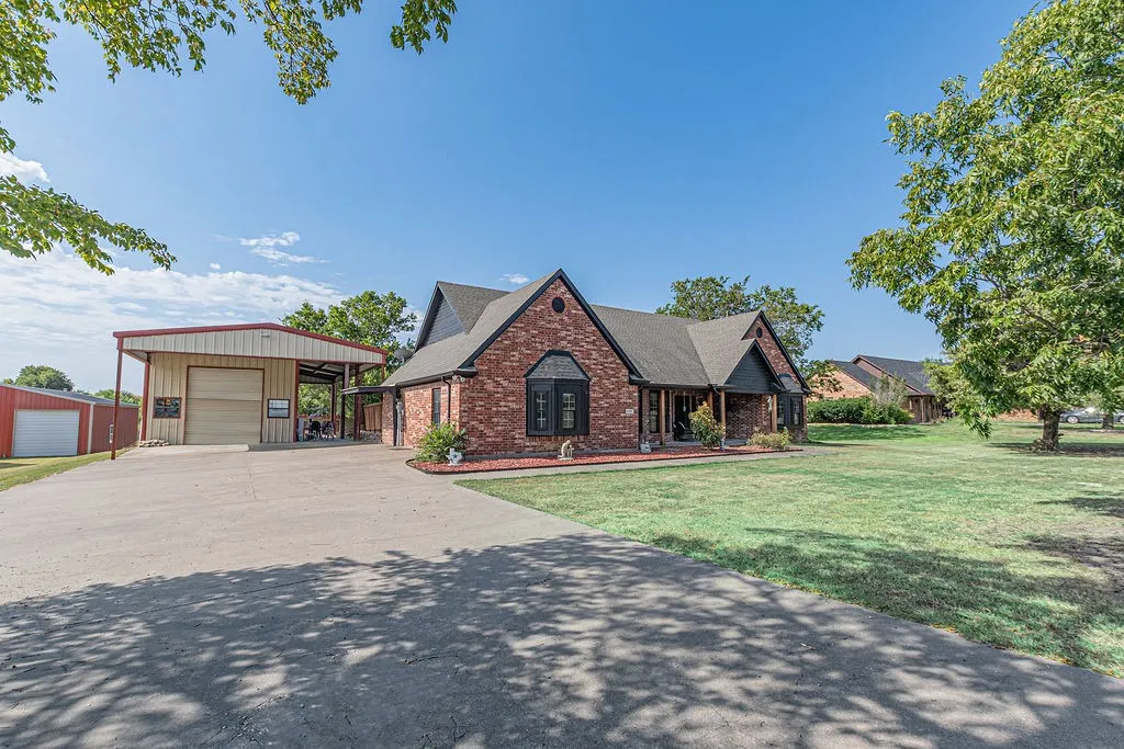 Single Family Residence For Sale in Hunt County , 5497 Fm 6, Josephine, Texas 75135, 4 Bedroom, 2 Bathroom, 2 Garage spaces, 2,067 Sqft, built in 2003, mls#21350521, Real Estate Agent in Josephine, Homes For Sale in Hunt county, Homes For Sale in Josephine, Realtor in Josephine Texas, Real Estate Brokerage Independent Realty Texas, Luminita Cordes Realtor