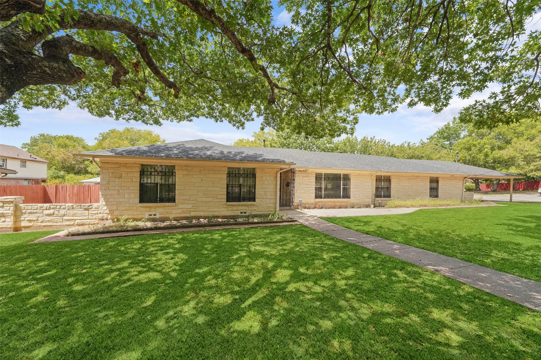 Single Family Residence For Sale in Dallas County , 223 N Crest Street, Lancaster, Texas 75146, 3 Bedroom, 2 Bathroom, 2 Garage spaces, 2,649 Sqft, built in 1954, mls#21367816, Real Estate Agent in Lancaster, Homes For Sale in Dallas county, Homes For Sale in Lancaster, Realtor in Lancaster Texas, Real Estate Brokerage Independent Realty Texas, Luminita Cordes Realtor
