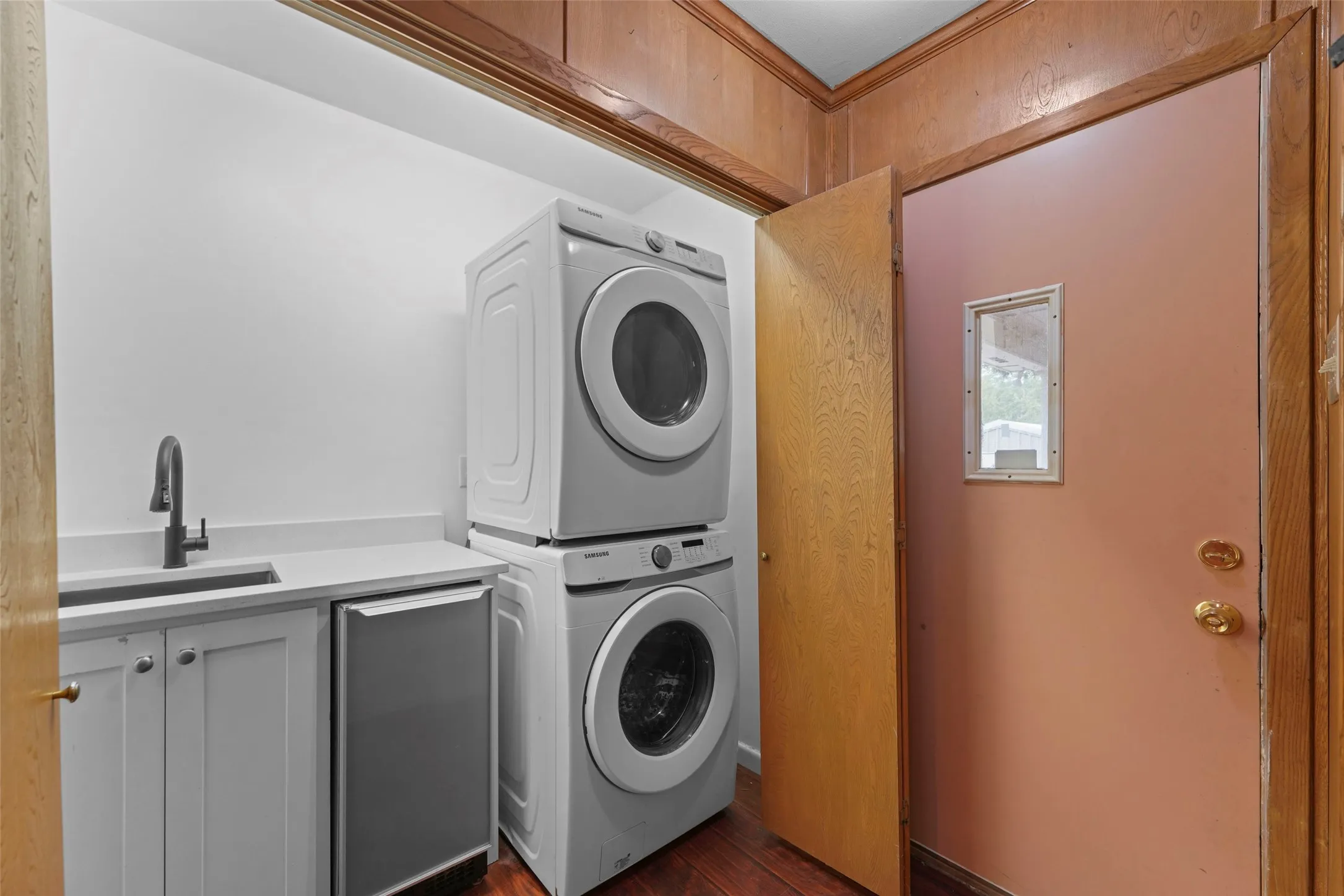 Washer/ Dryer included.