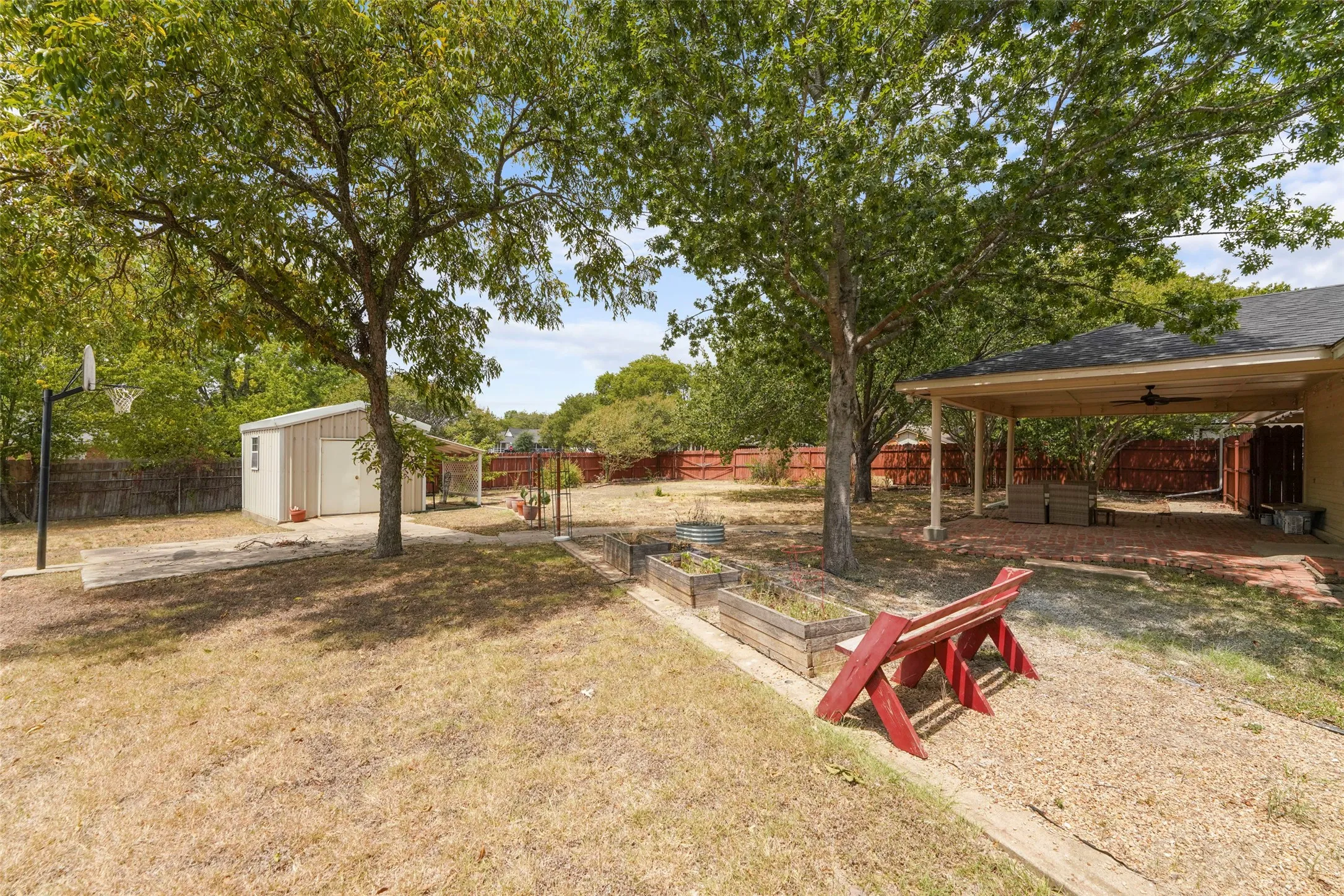 Single Family Residence For Sale in Dallas County , 223 N Crest Street, Lancaster, Texas 75146, 3 Bedroom, 2 Bathroom, 2 Garage spaces, 2,649 Sqft, built in 1954, mls#21367816, Real Estate Agent in Lancaster, Homes For Sale in Dallas county, Homes For Sale in Lancaster, Realtor in Lancaster Texas, Real Estate Brokerage Independent Realty Texas, Luminita Cordes Realtor